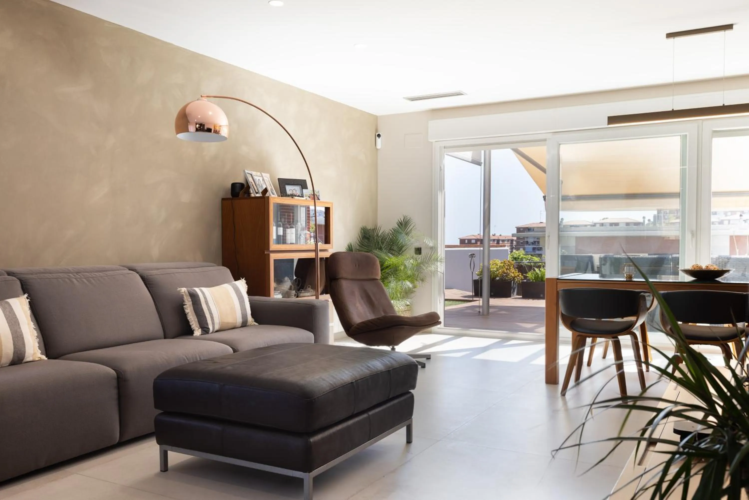Dining area in Villa Beach Barcelona