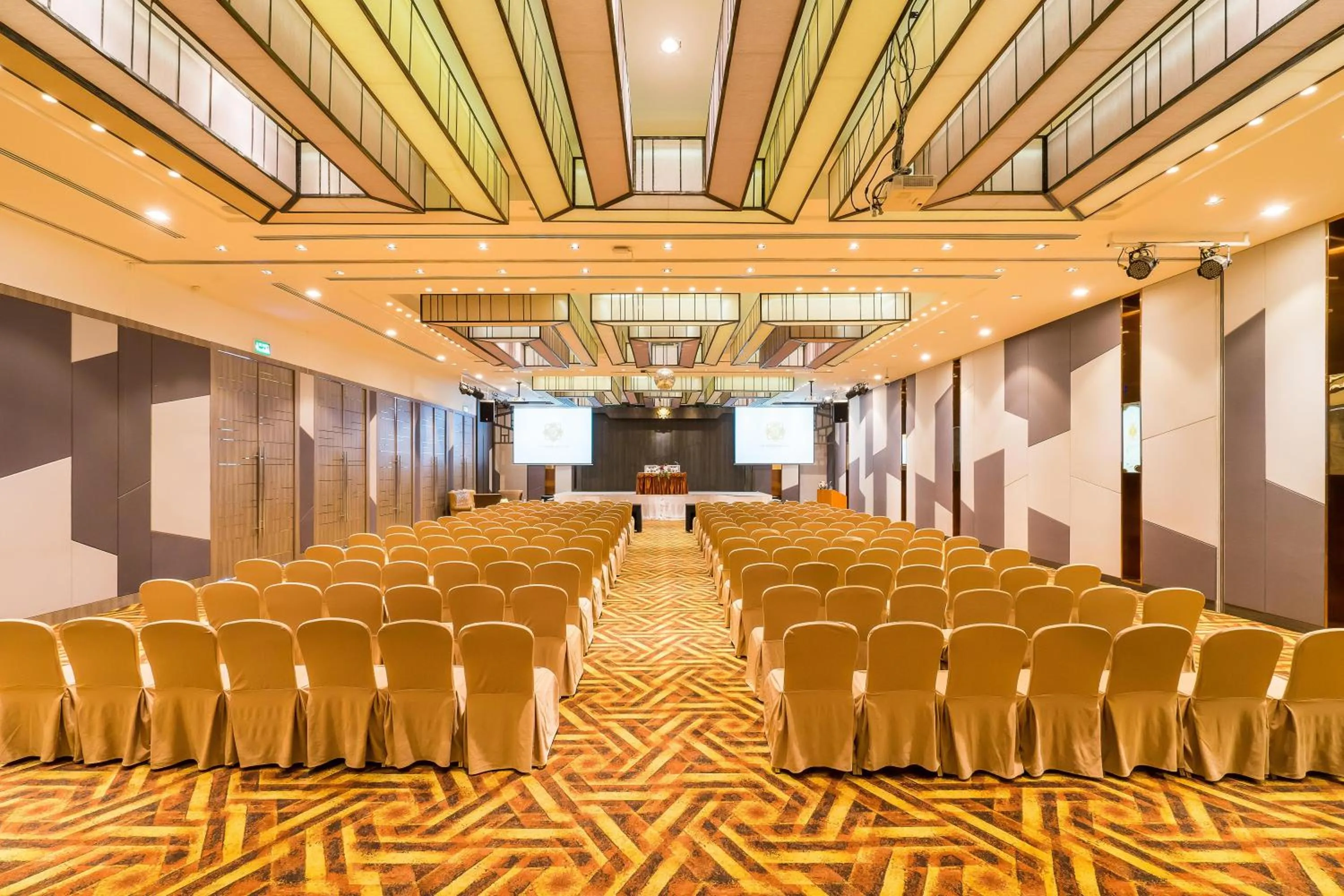 Meeting/conference room in Siamese Hotel Pattaya, BW Signature Collection