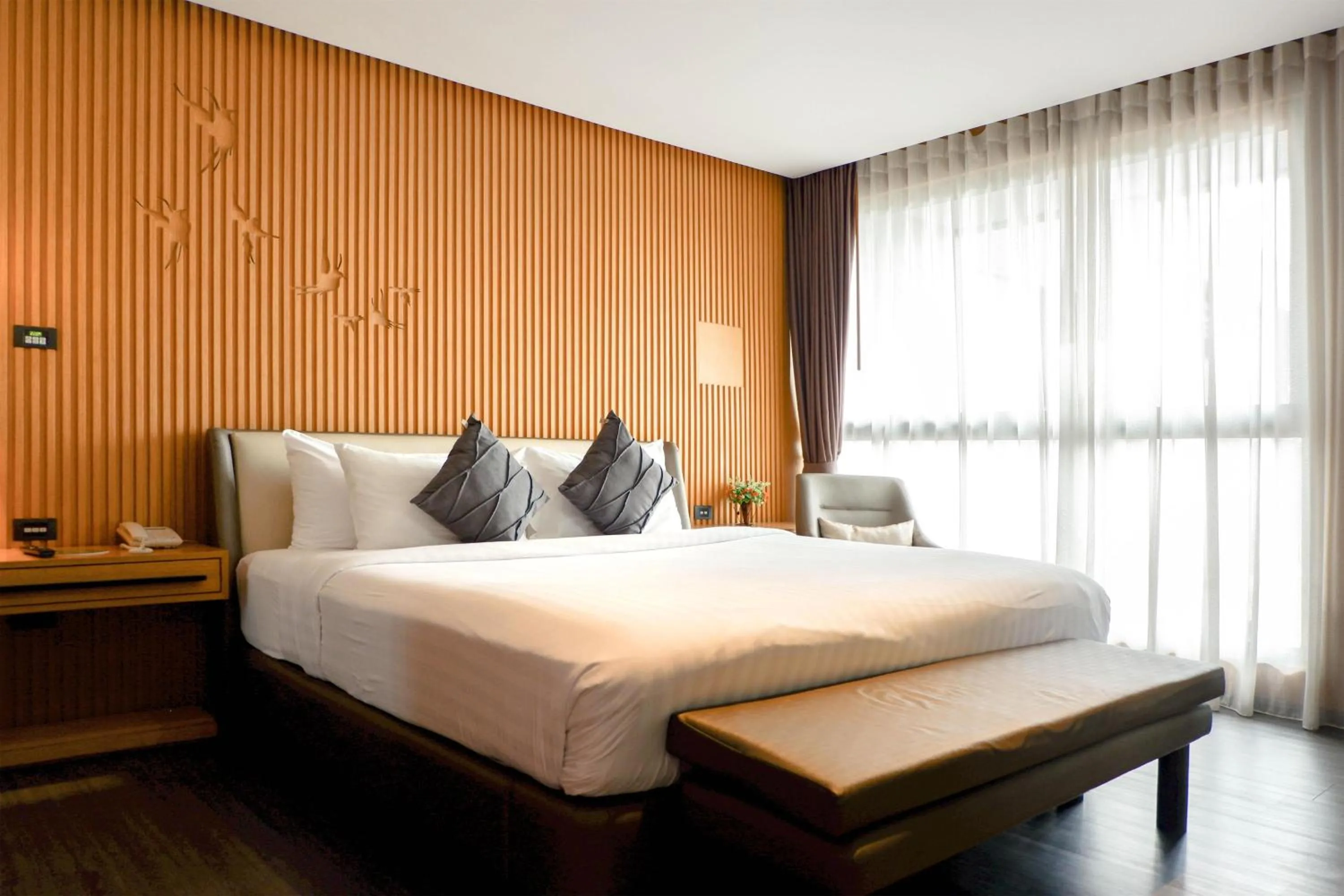 Photo of the whole room, Bed in Siamese Hotel Pattaya, BW Signature Collection