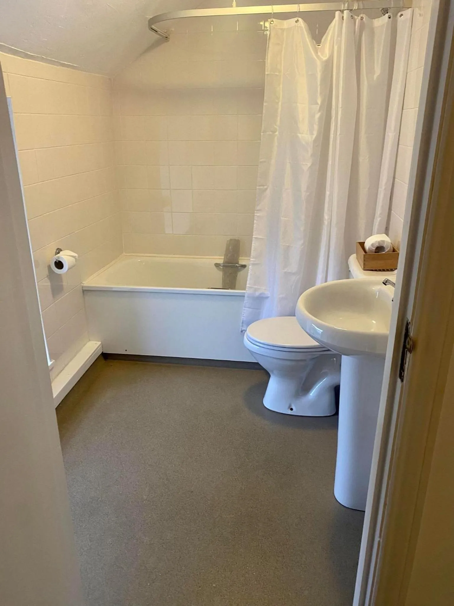 Bathroom in The Farmers Arms