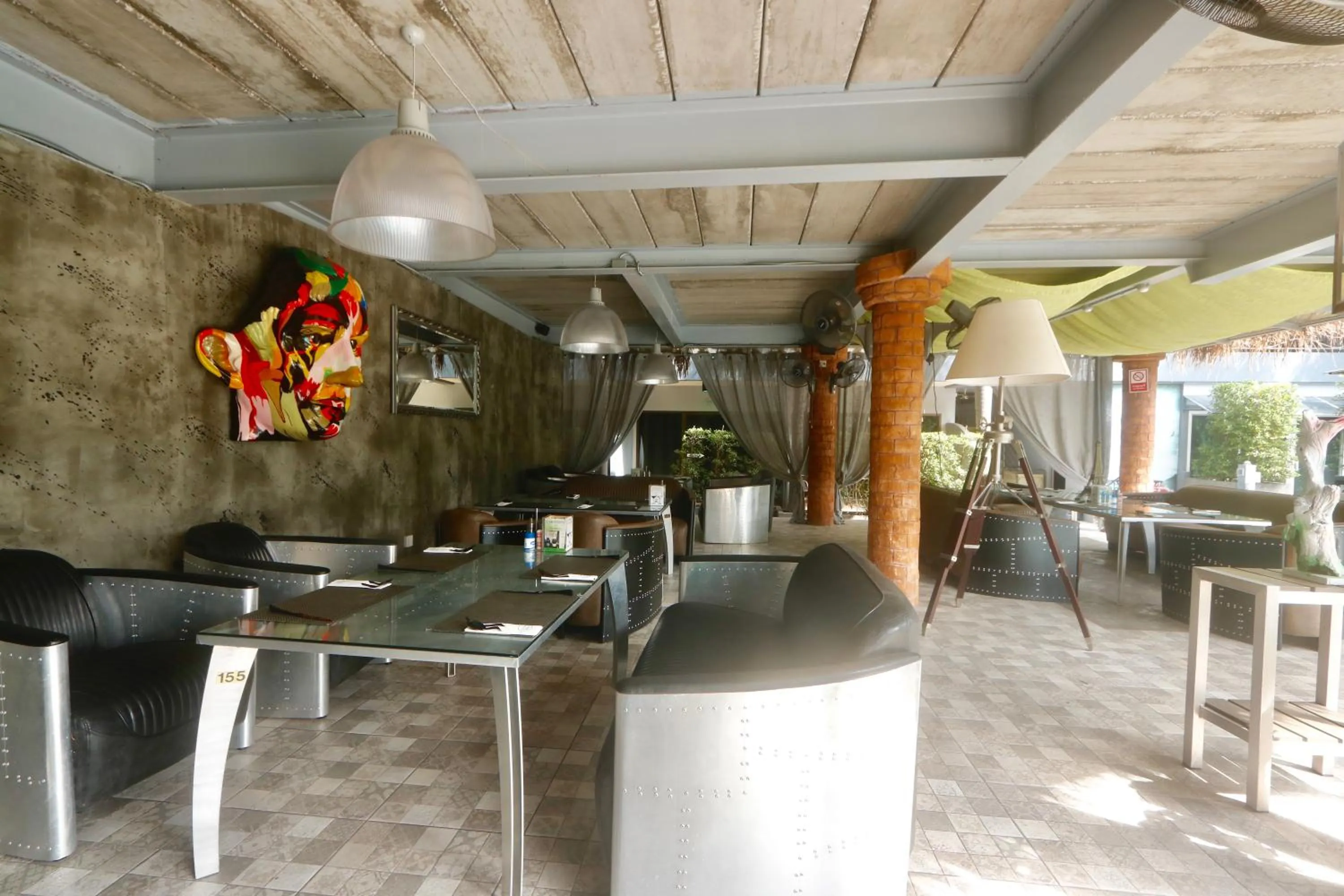 Restaurant/places to eat in Momento Resort