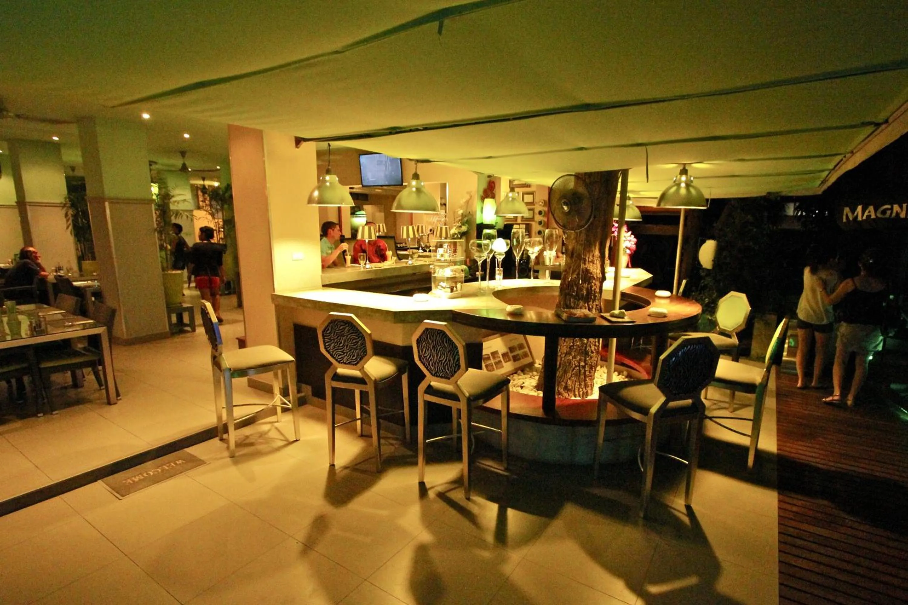 Restaurant/places to eat in Momento Resort