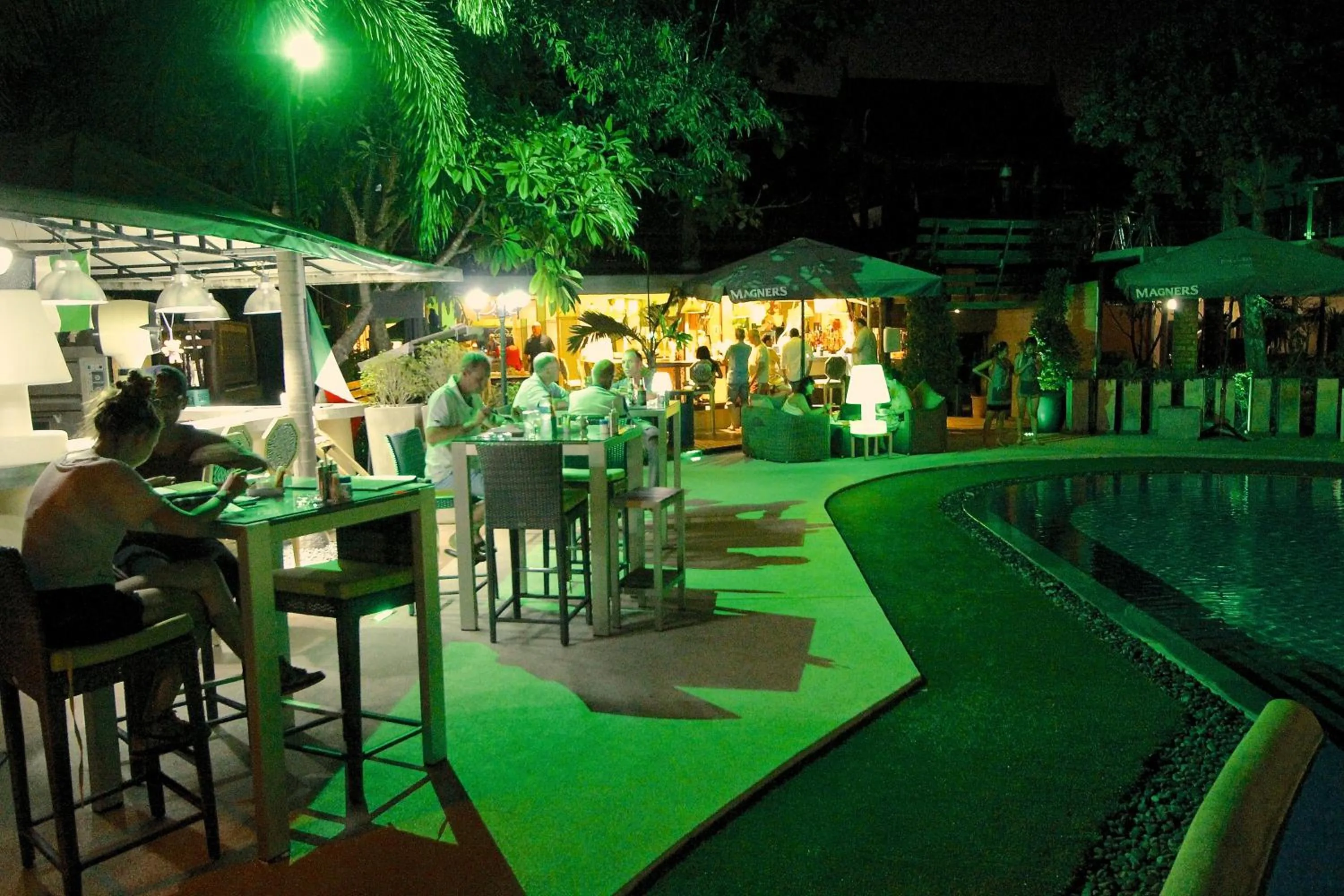 Restaurant/places to eat in Momento Resort