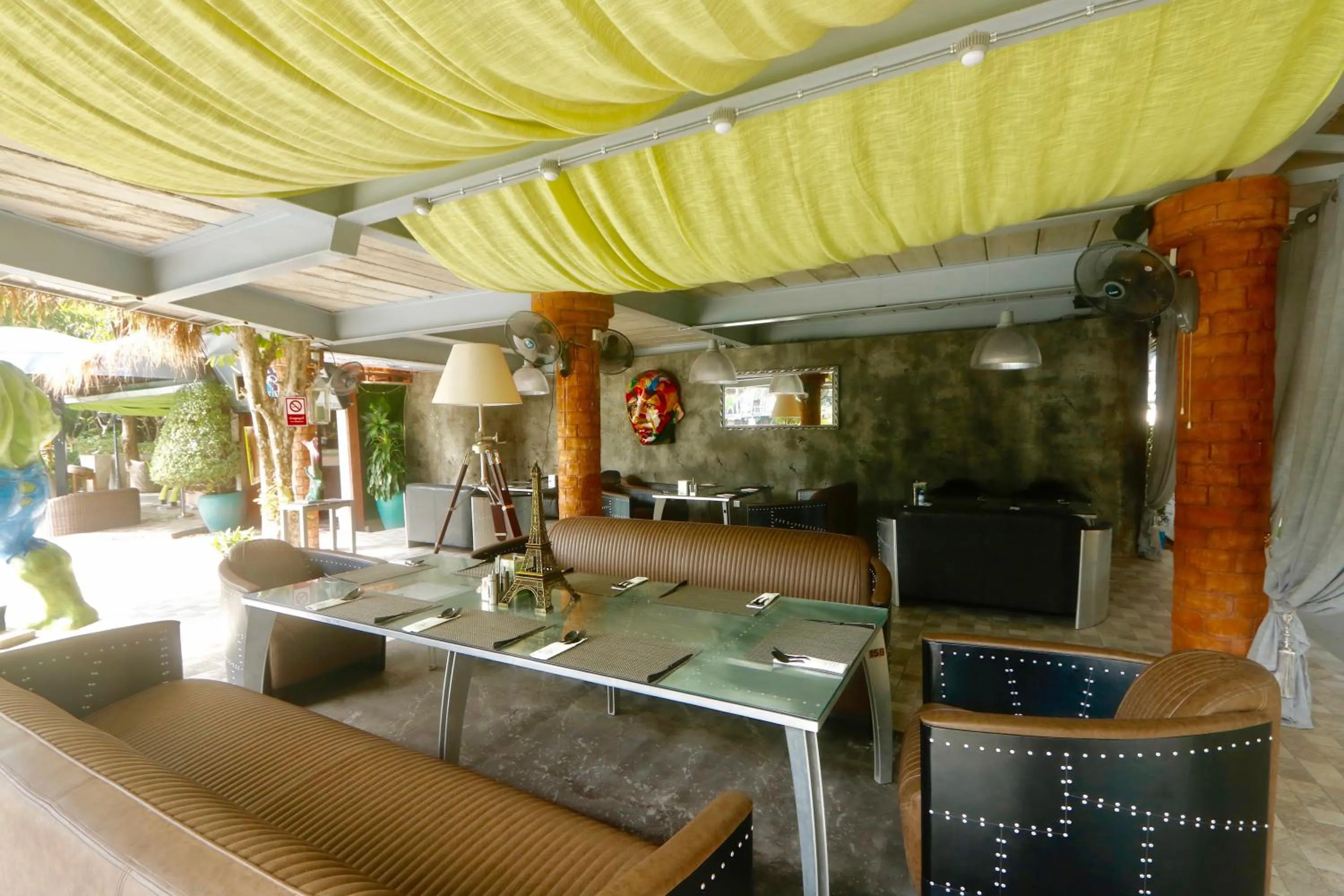 Restaurant/places to eat in Momento Resort