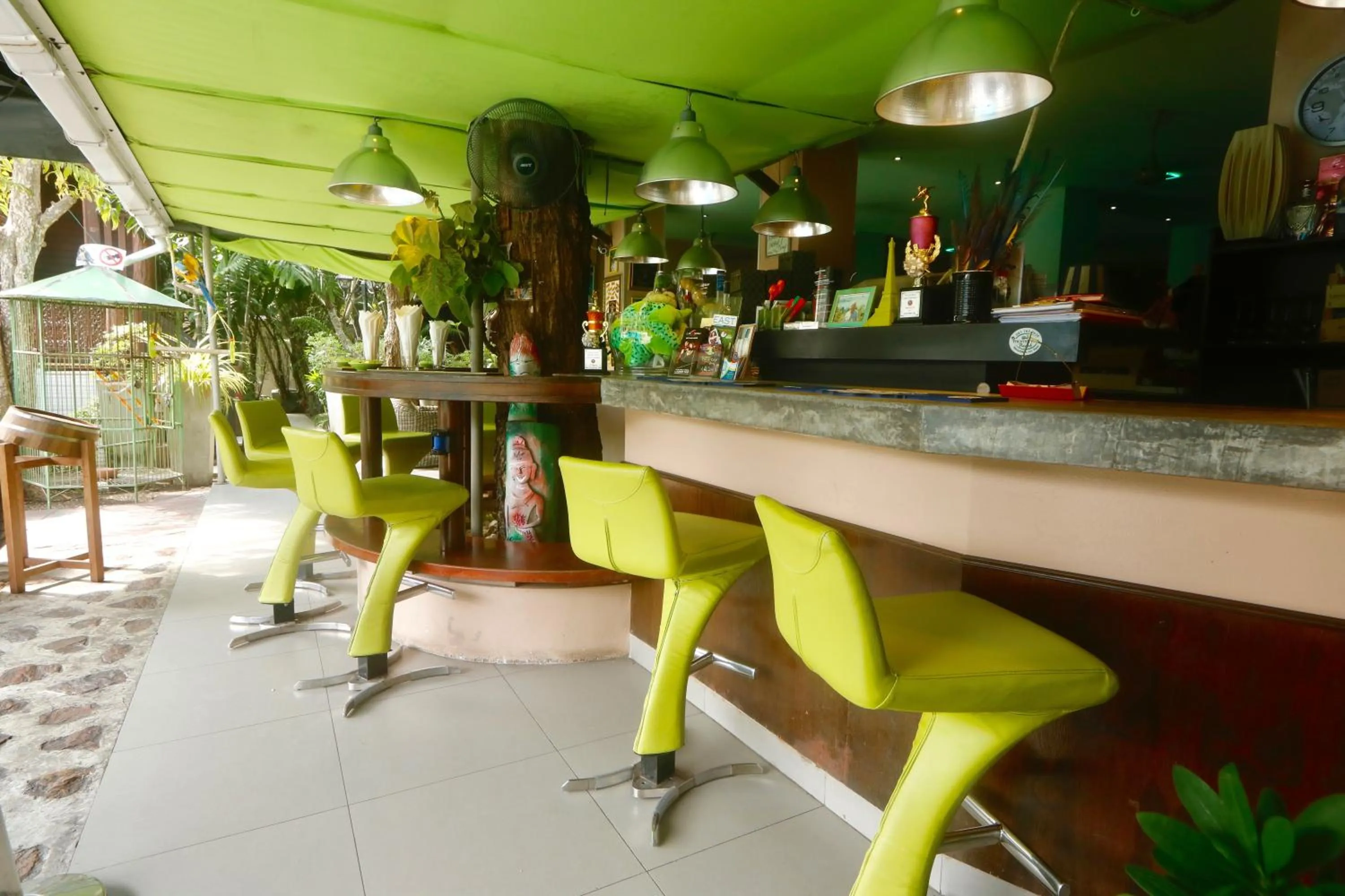 Lounge or bar in Momento Resort