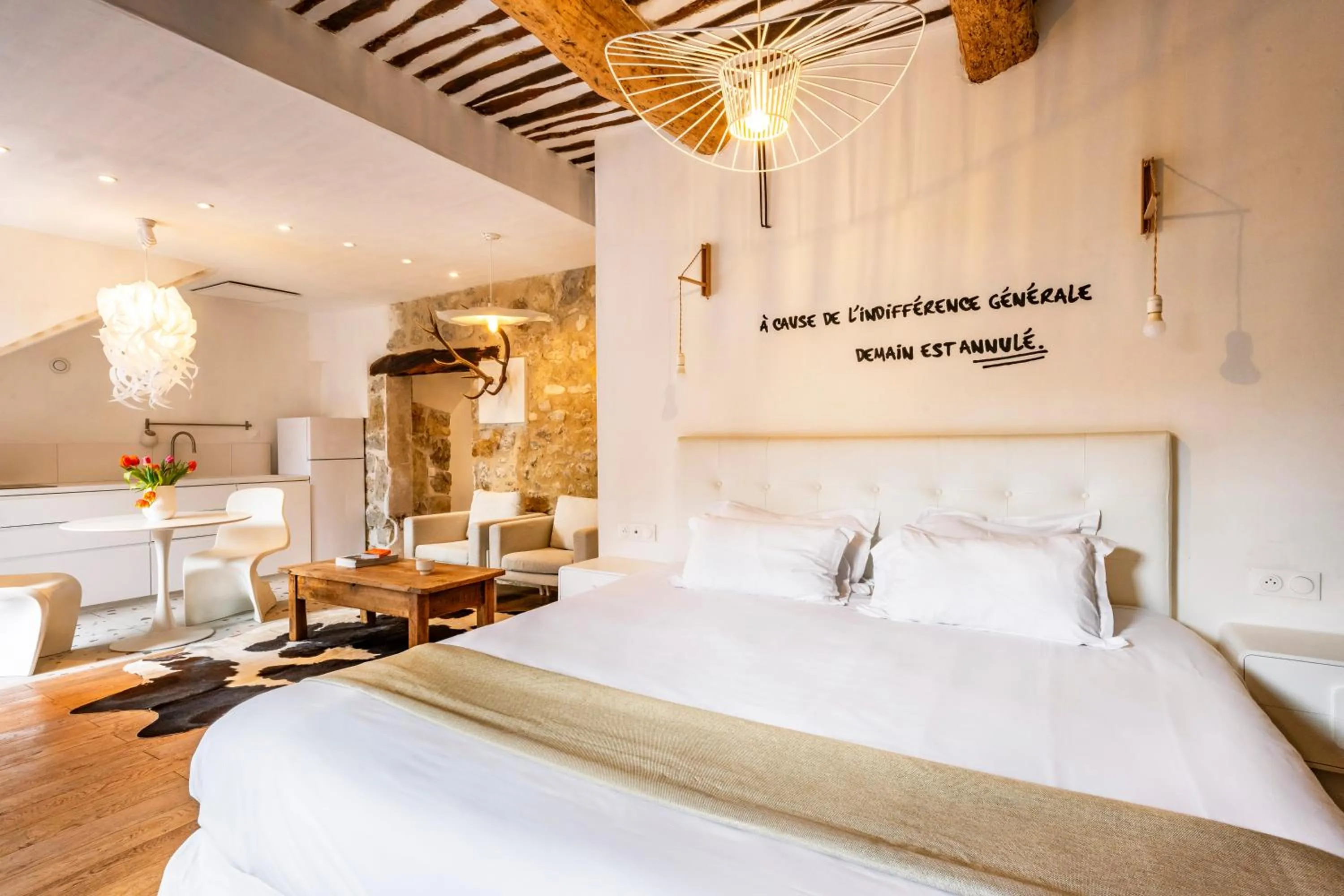 Photo of the whole room, Bed in DODO etc