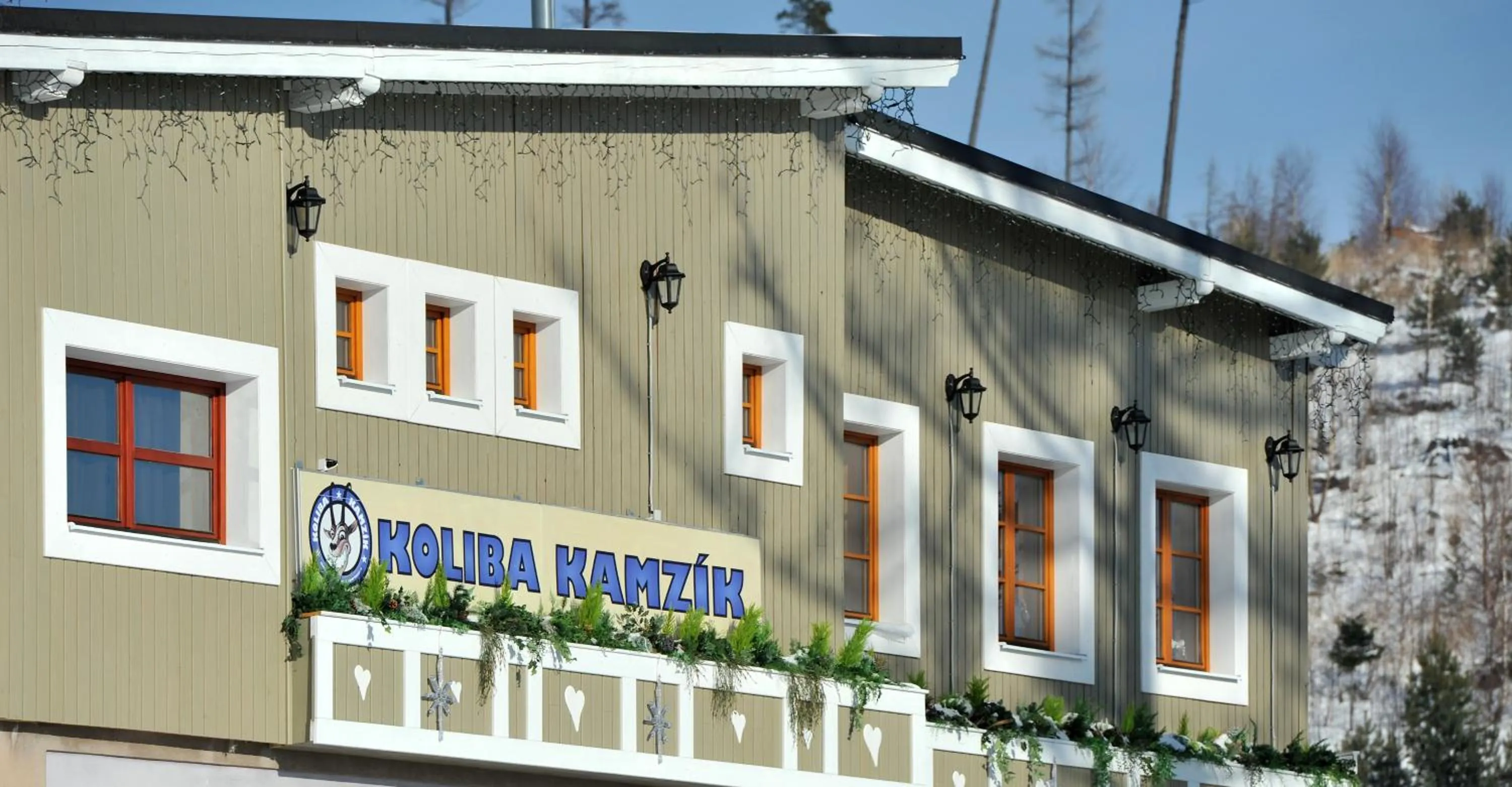 Facade/entrance in APLEND Koliba Kamzík