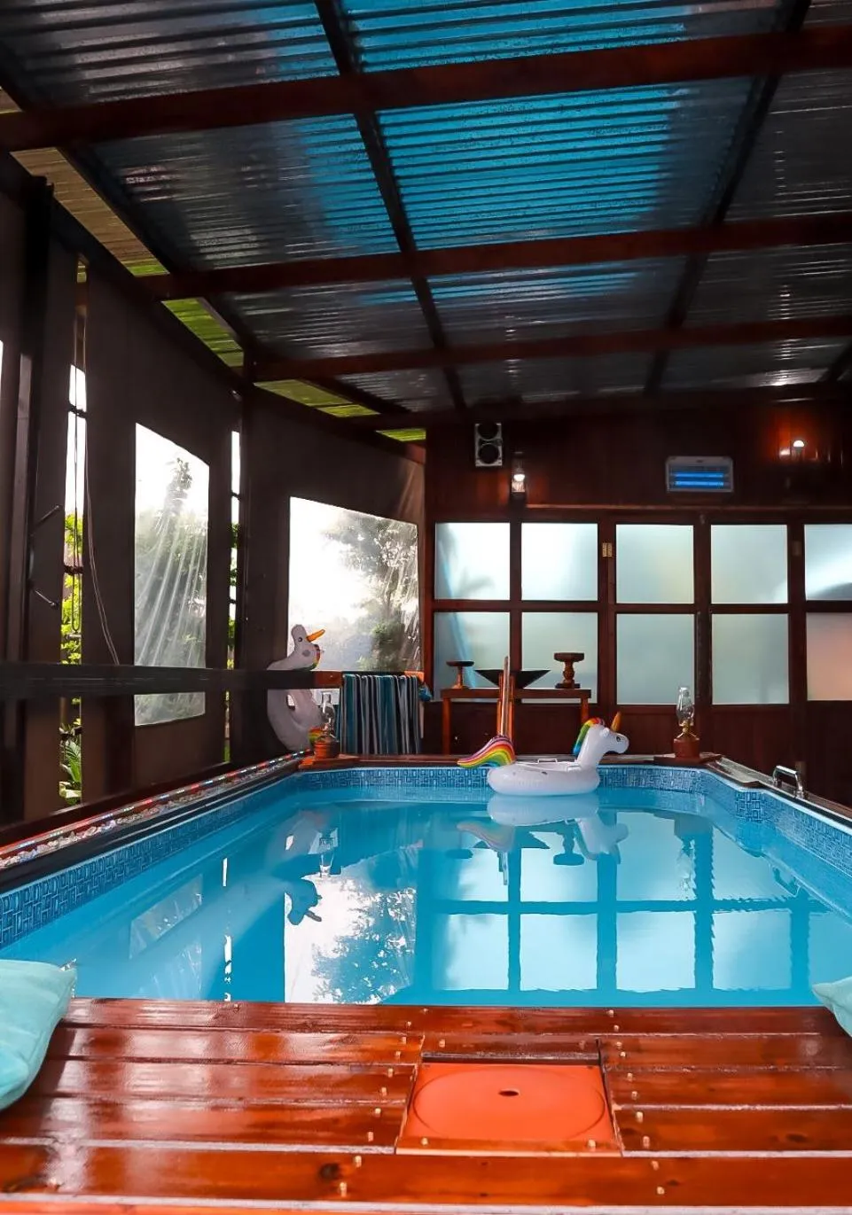 Pool view in Havana Nights