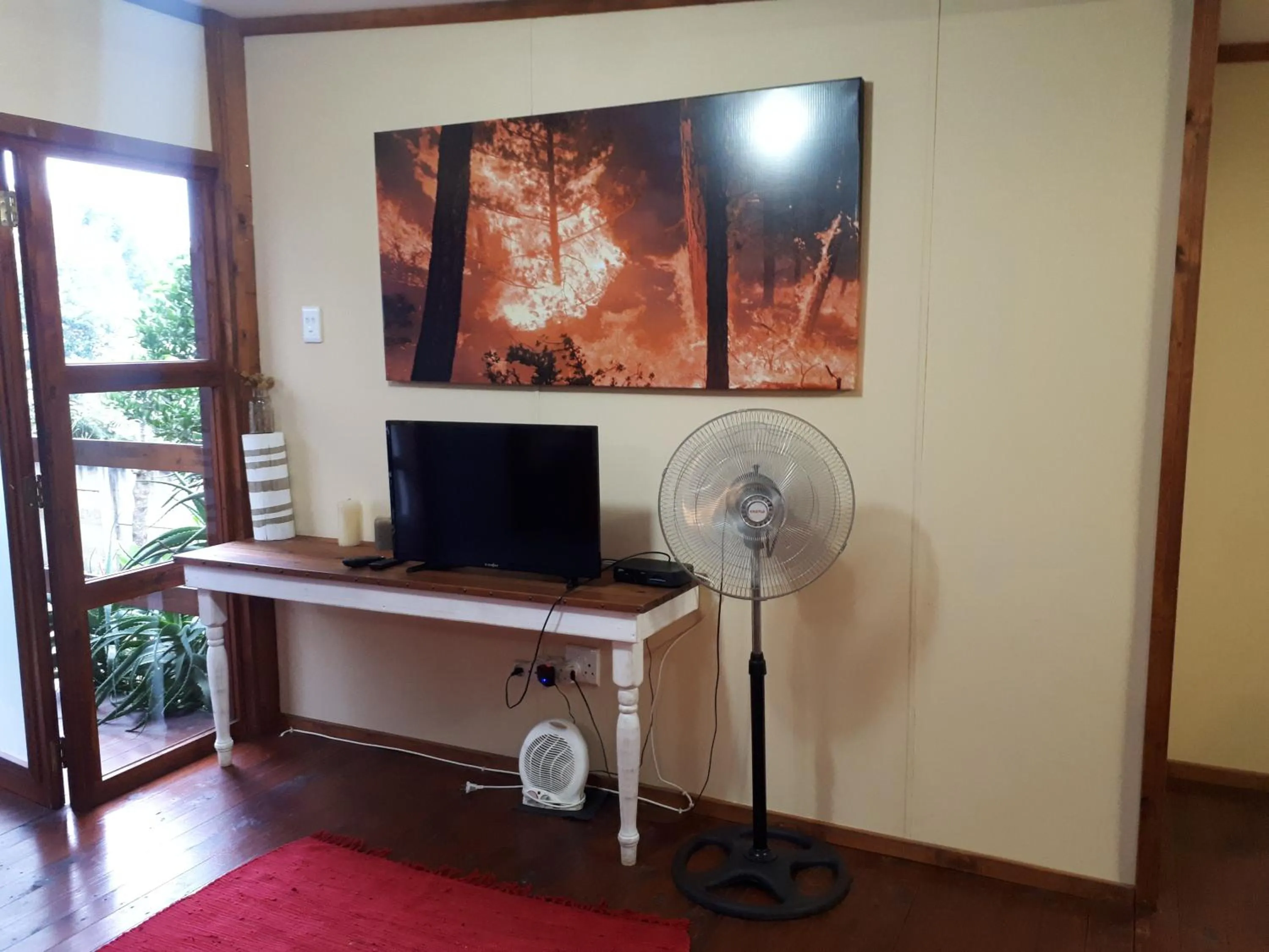 Communal lounge/ TV room in Havana Nights