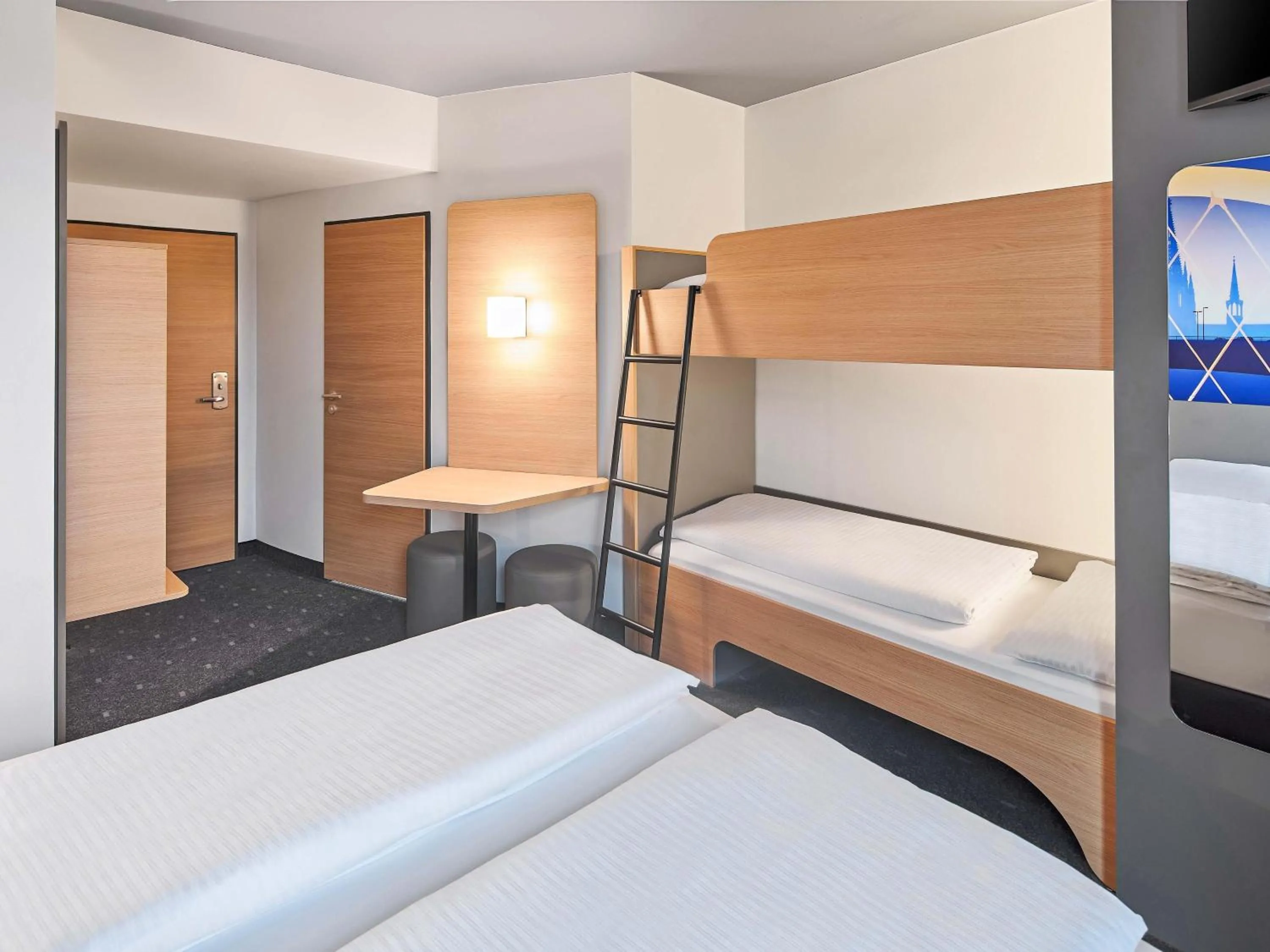 Photo of the whole room, Bed in B&B Hotel Köln-Messe