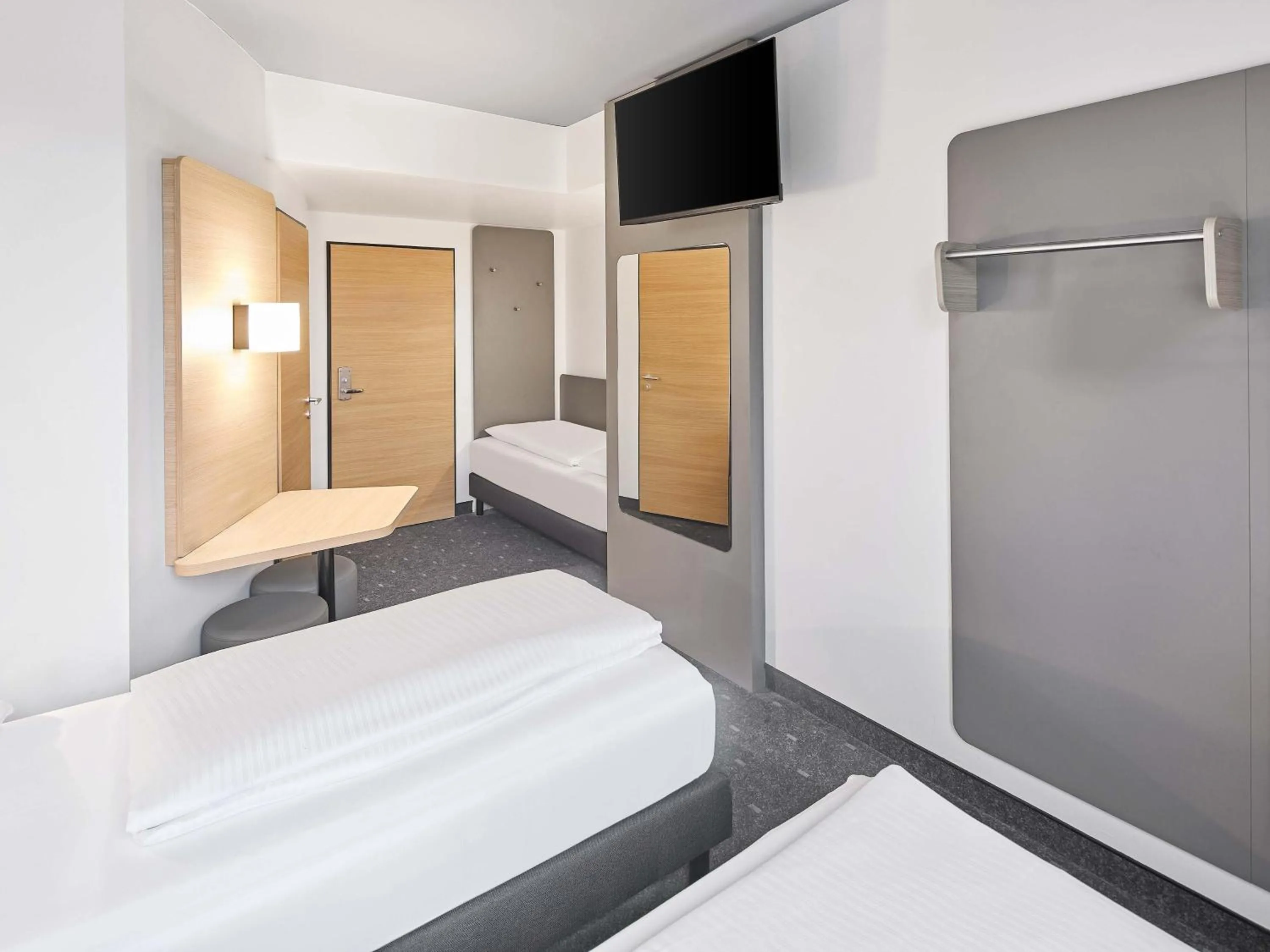 Photo of the whole room, Bed in B&B Hotel Köln-Messe