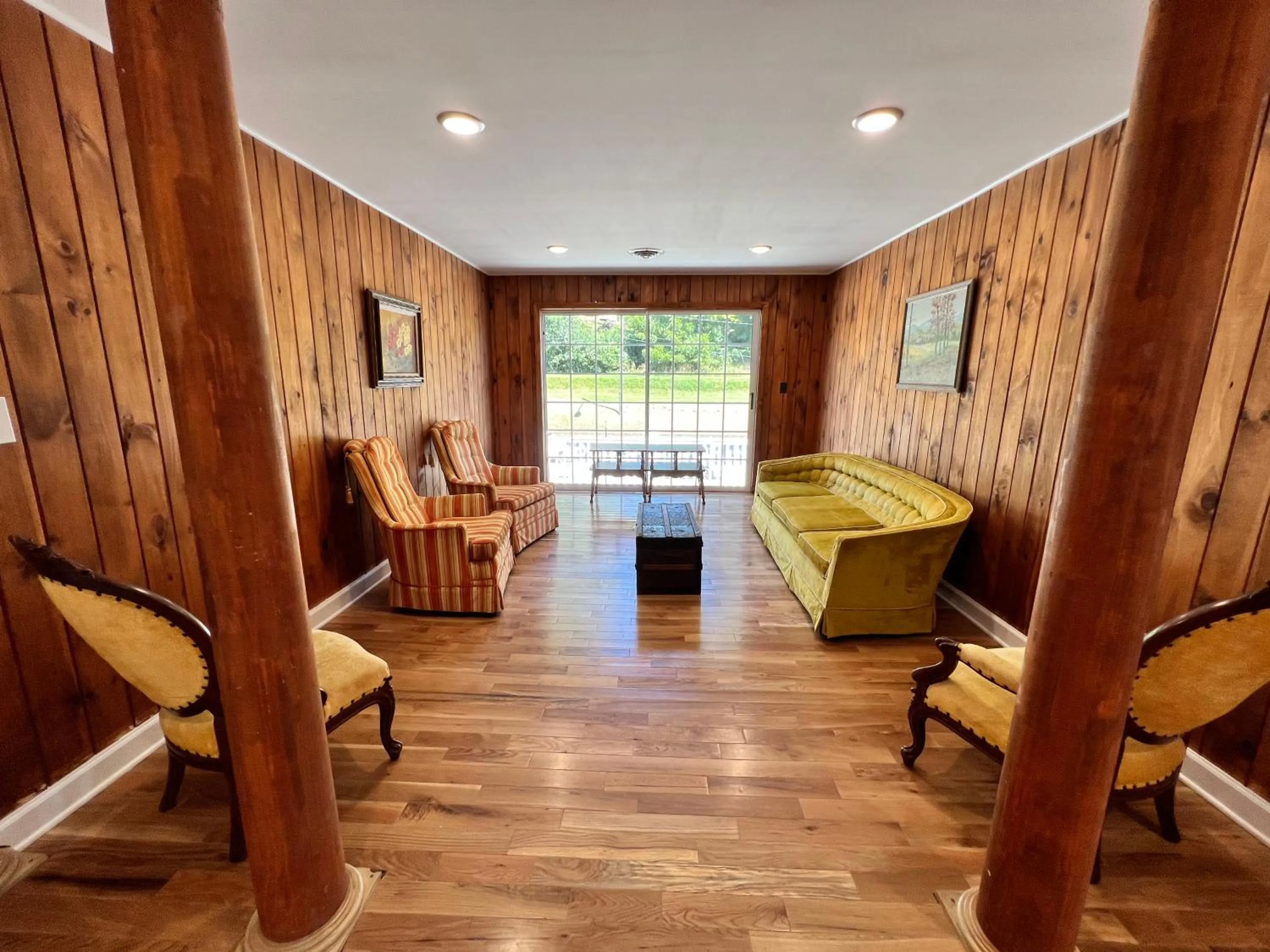 Living room in The Washington Inn
