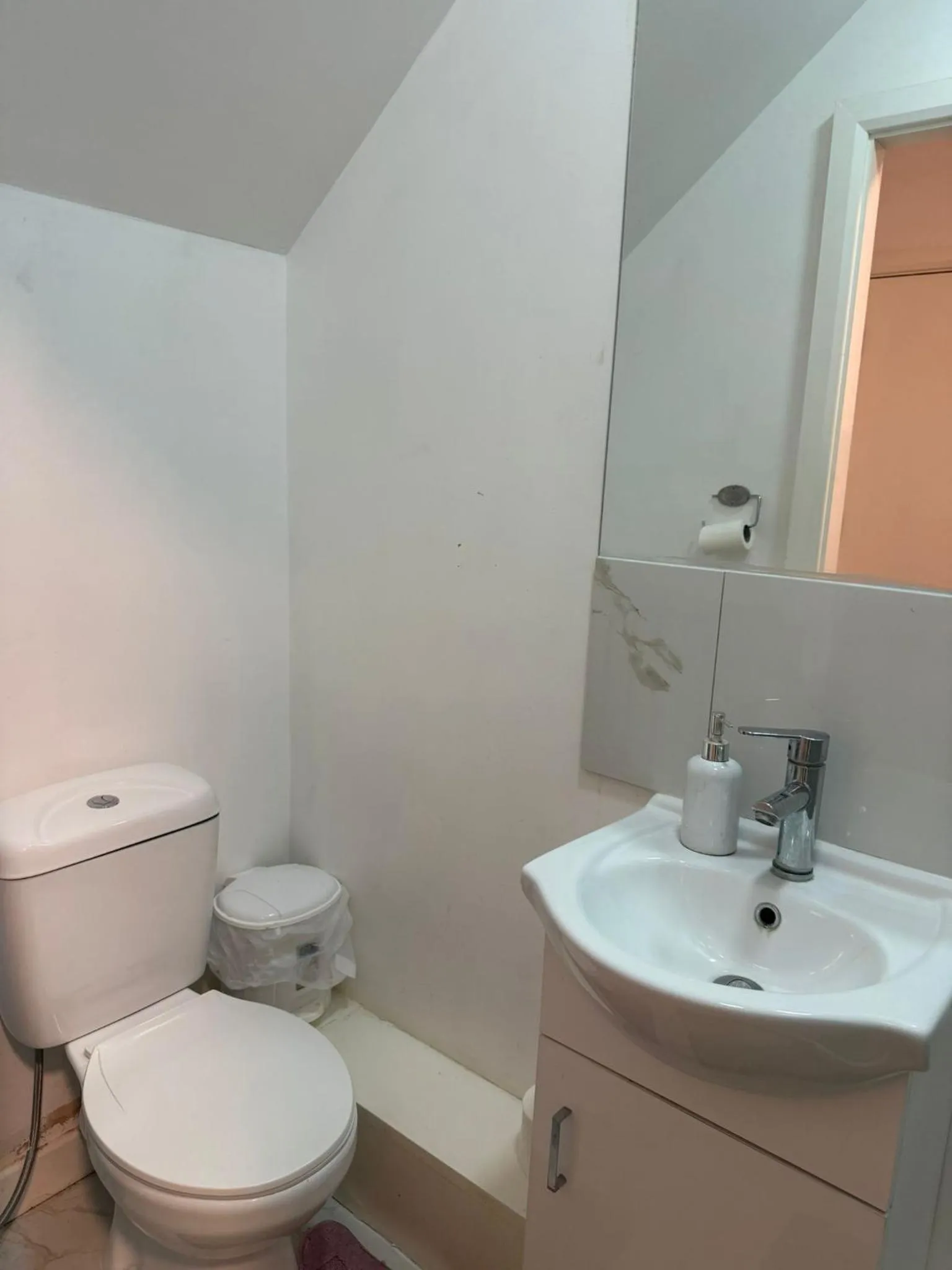 Bathroom in Baraka House Royal Victoria London by OYO