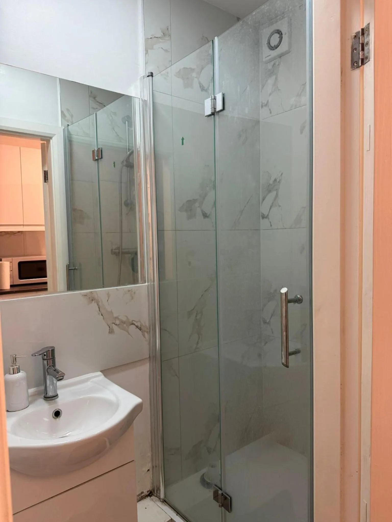 Bathroom in Baraka House Royal Victoria London by OYO