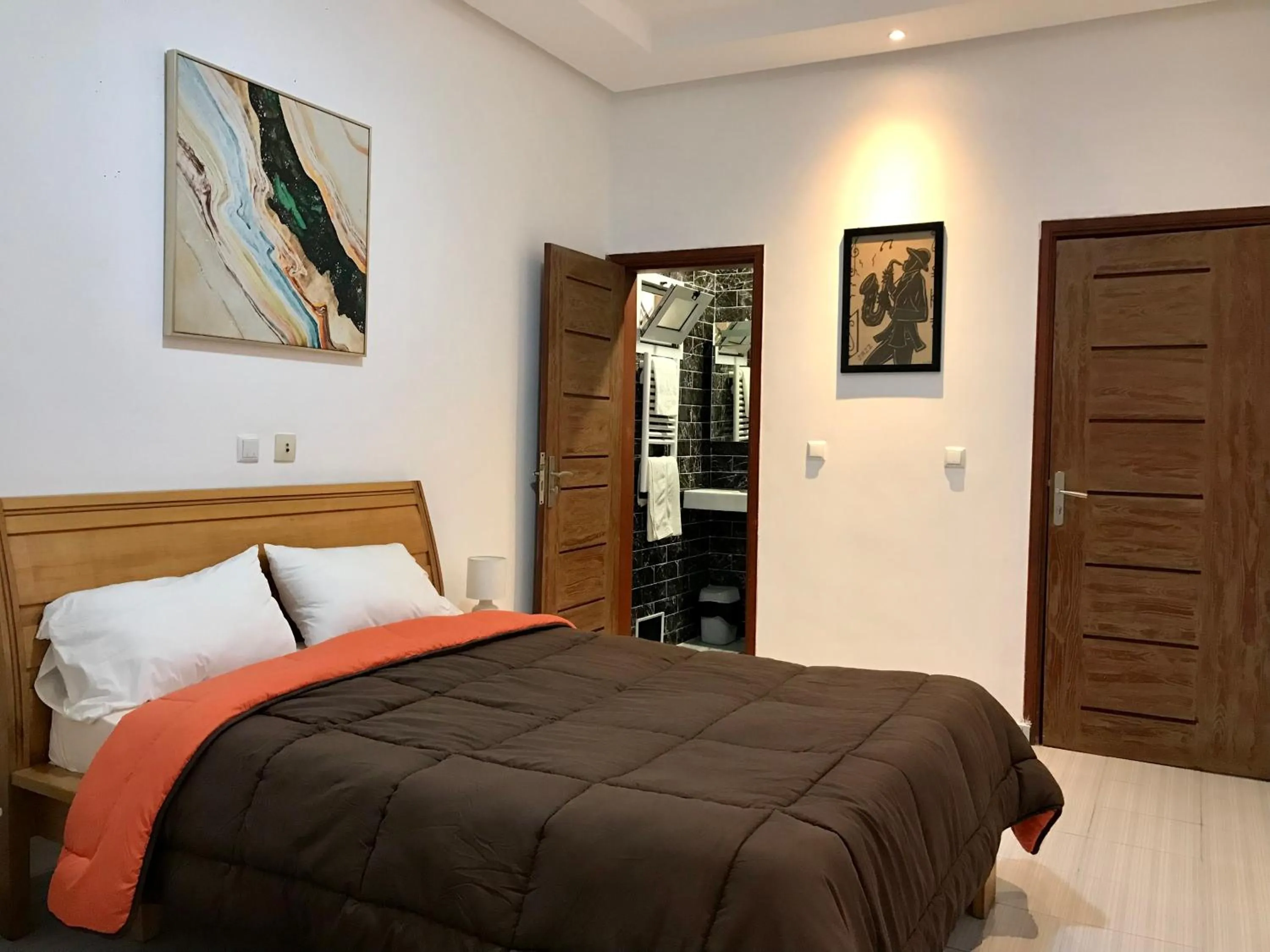 Shower, Bed in Residences Saint Pierre