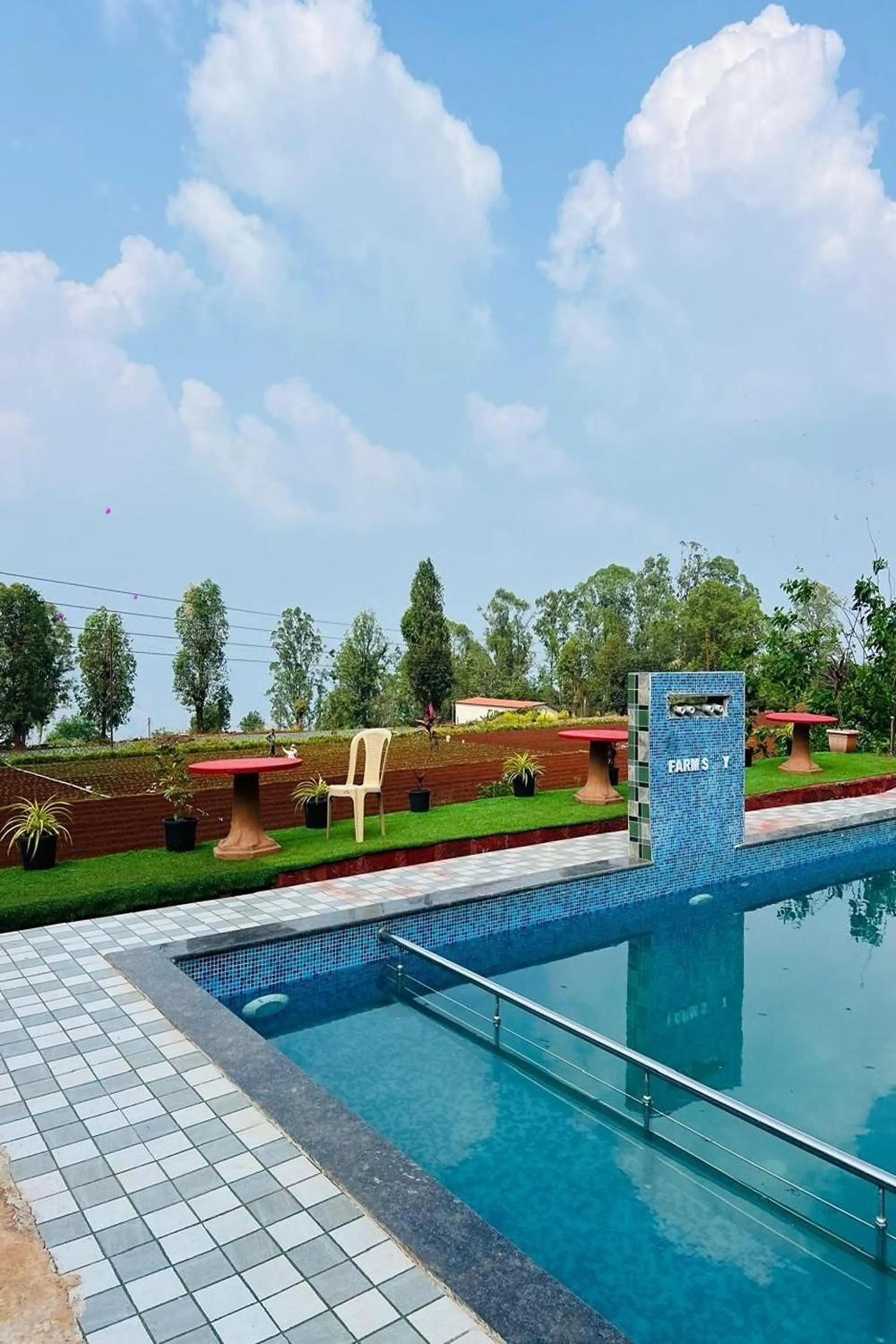 Swimming pool in Greenland Stay