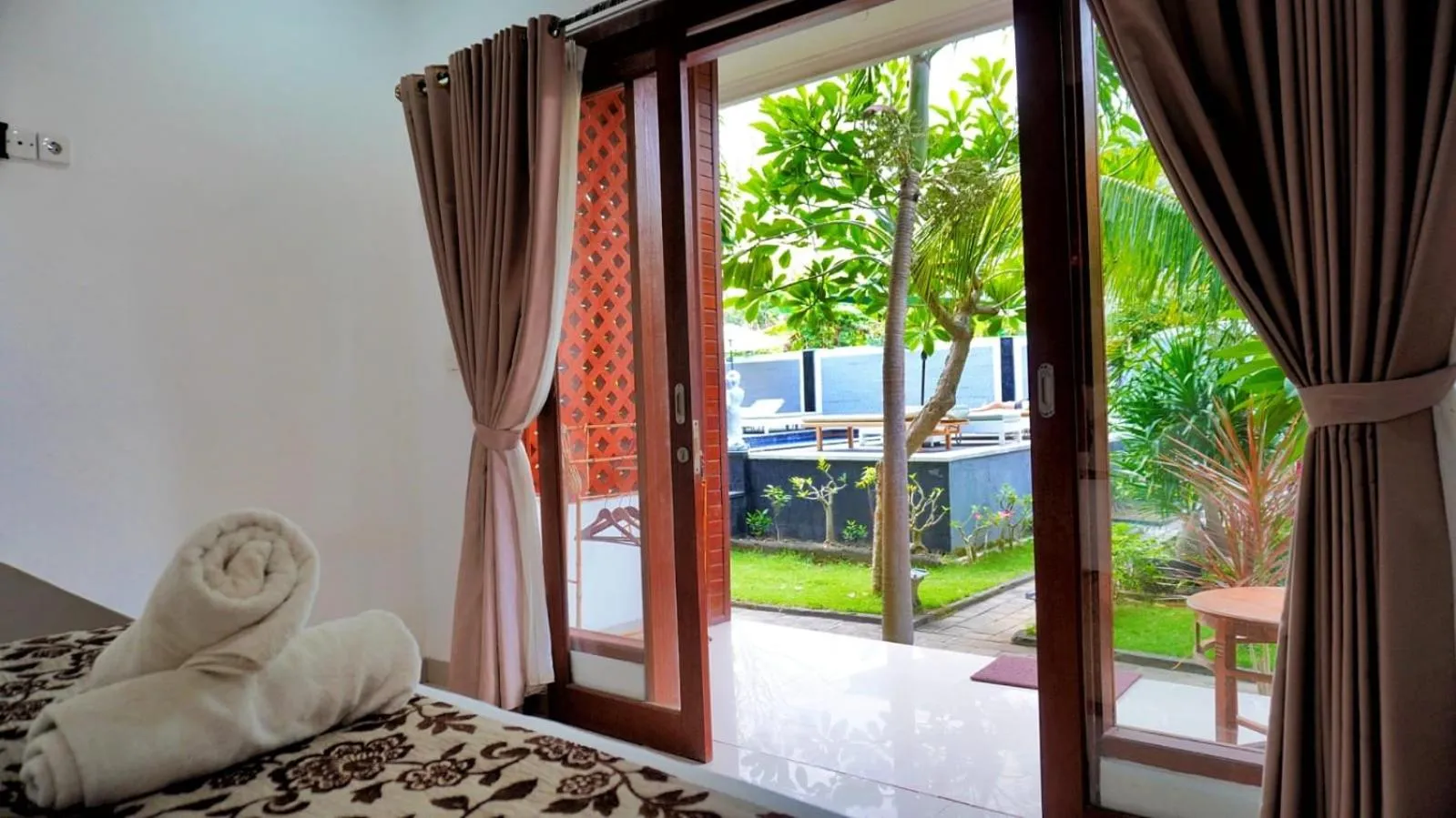 Garden view, Bed in Lembongan Cempaka Villa & Restaurant