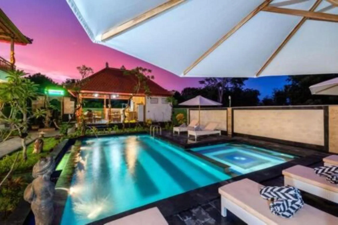 Swimming pool in Lembongan Cempaka Villa & Restaurant