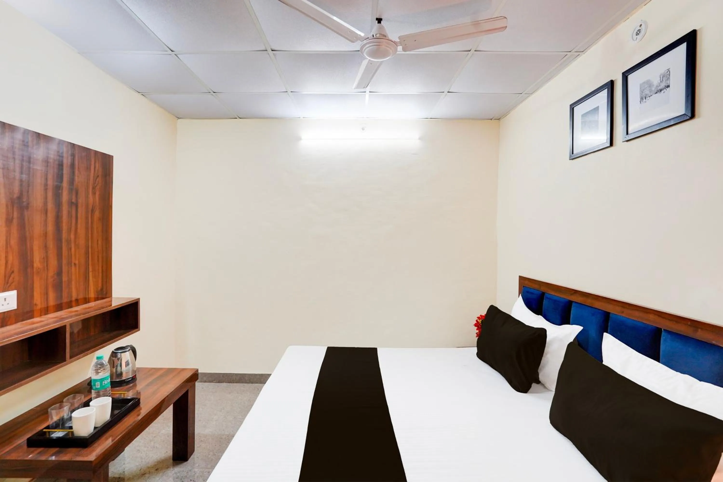 Bedroom, Bed in Hotel O Crystal Inn