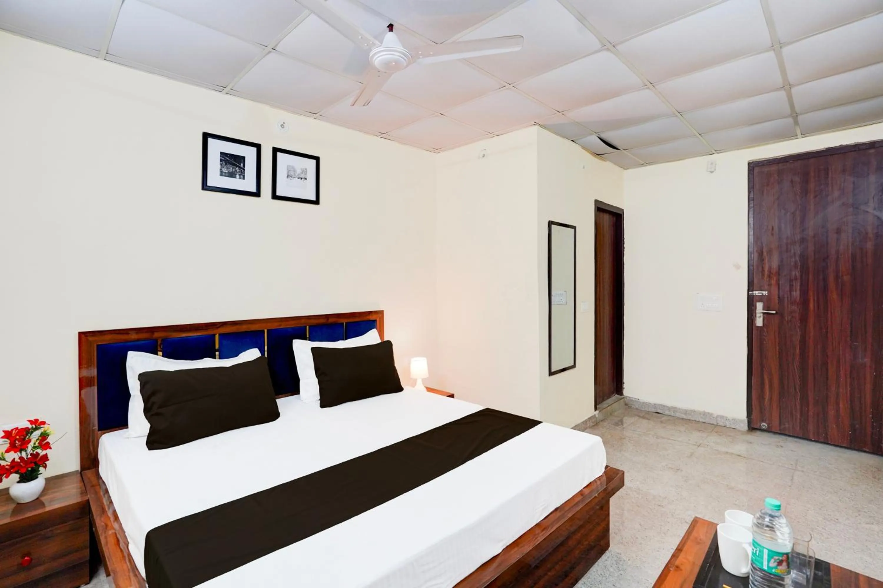 Lobby or reception, Bed in Hotel O Crystal Inn