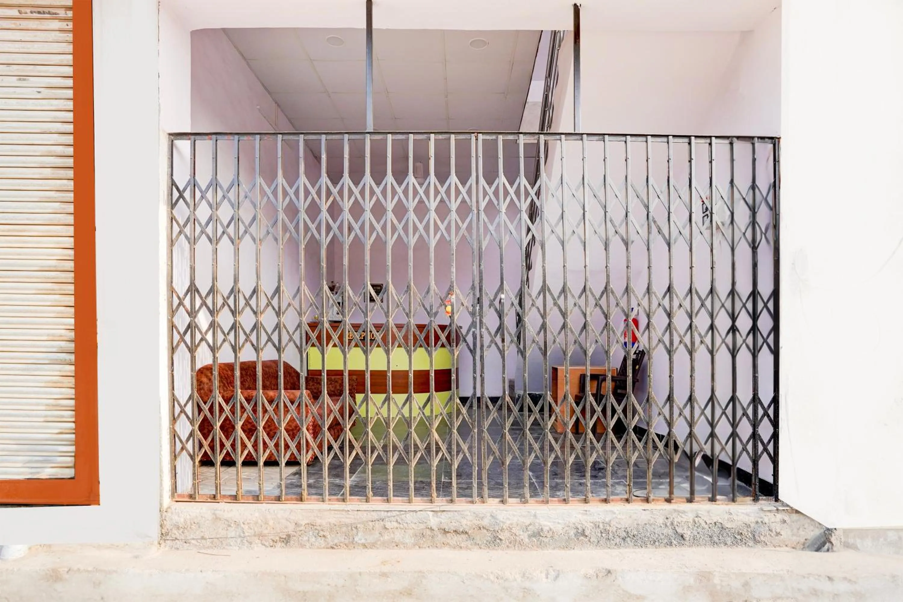 Facade/entrance in Hotel O Crystal Inn