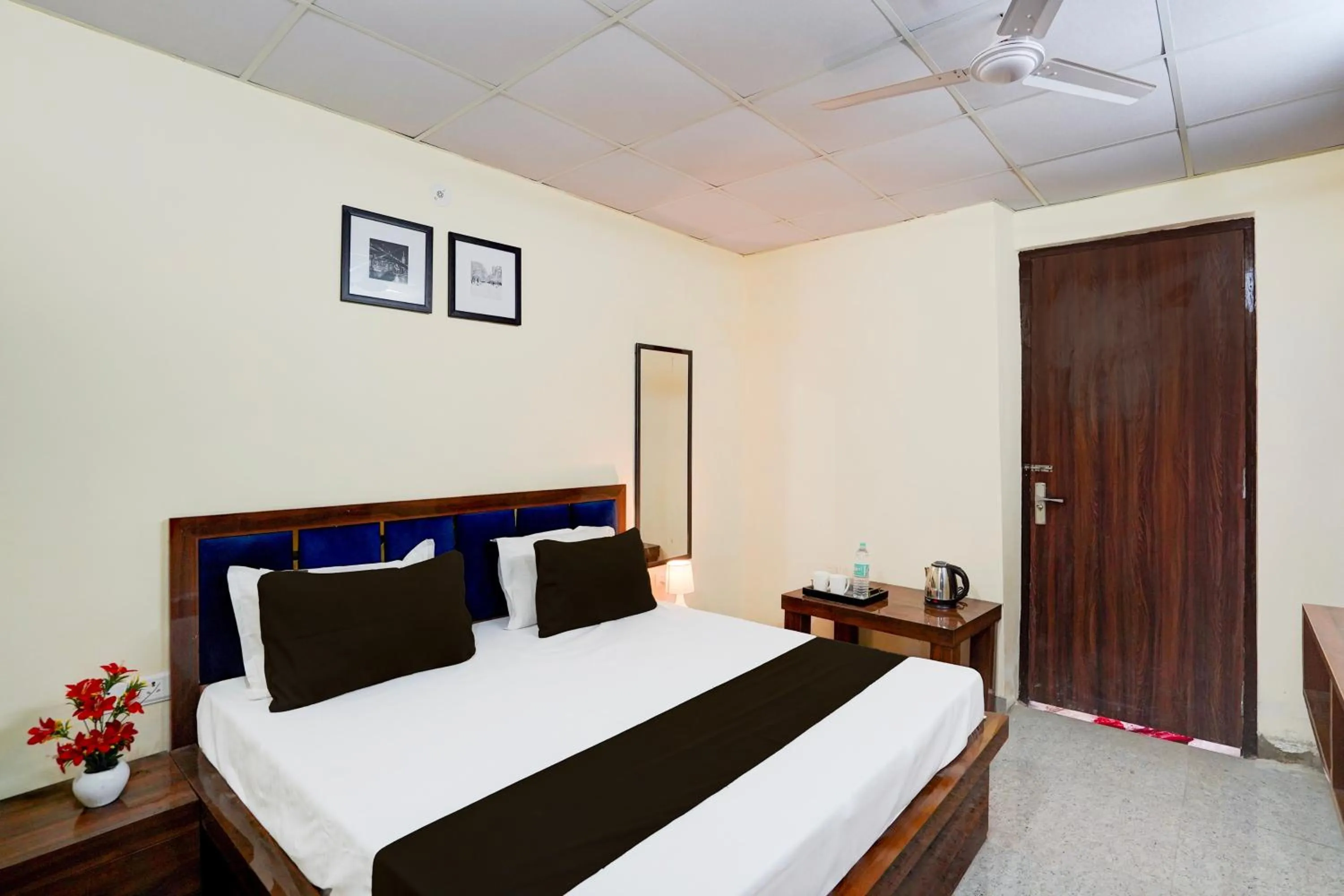 Bedroom, Bed in Hotel O Crystal Inn