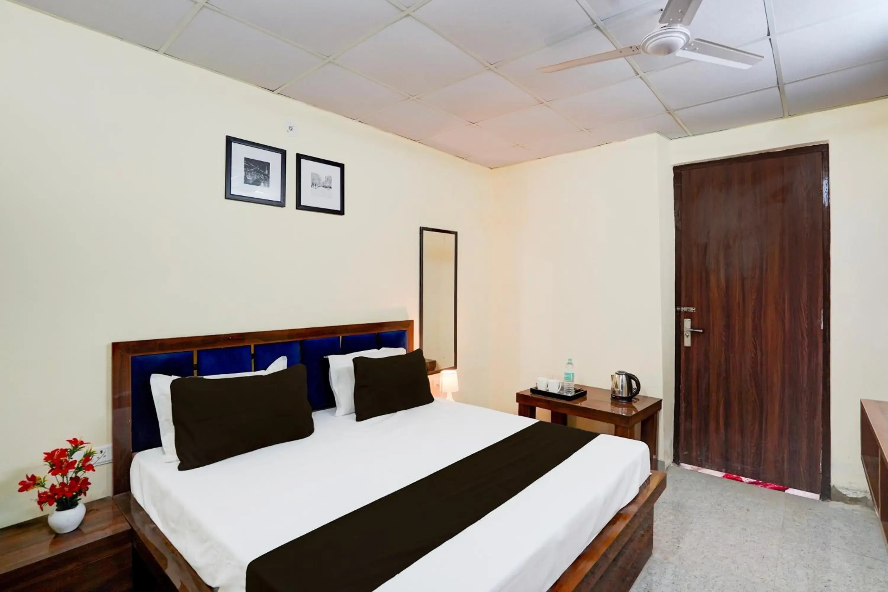 Classic Triple Room - single occupancy in Hotel O Crystal Inn Classic Triple Room - single occupancy in Hotel O Crystal Inn