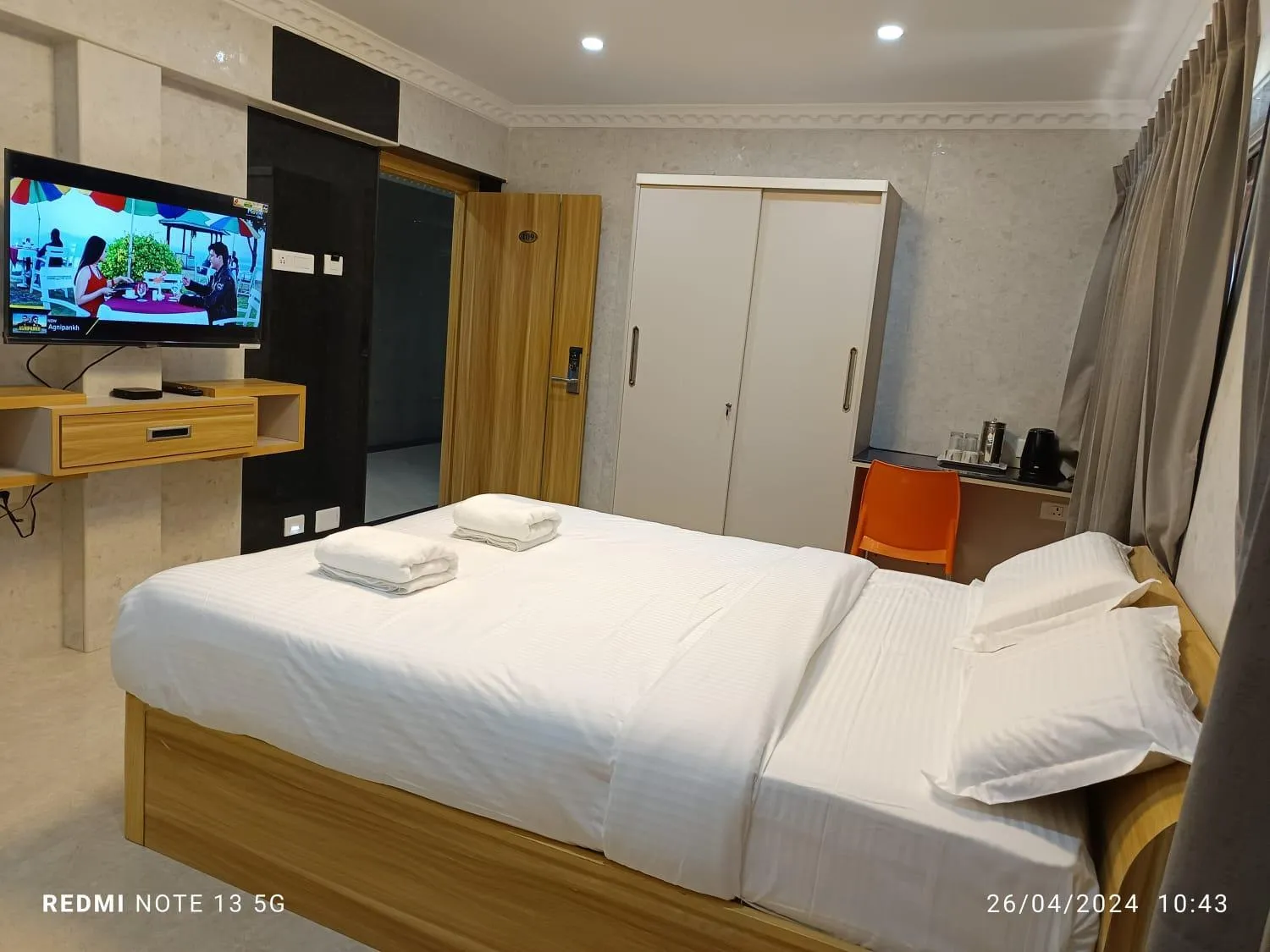 Bed in Arasan Residency