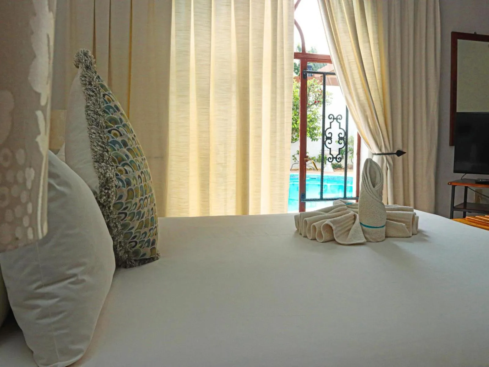 Bed in Casa Blanca Boutique Hotel Pension