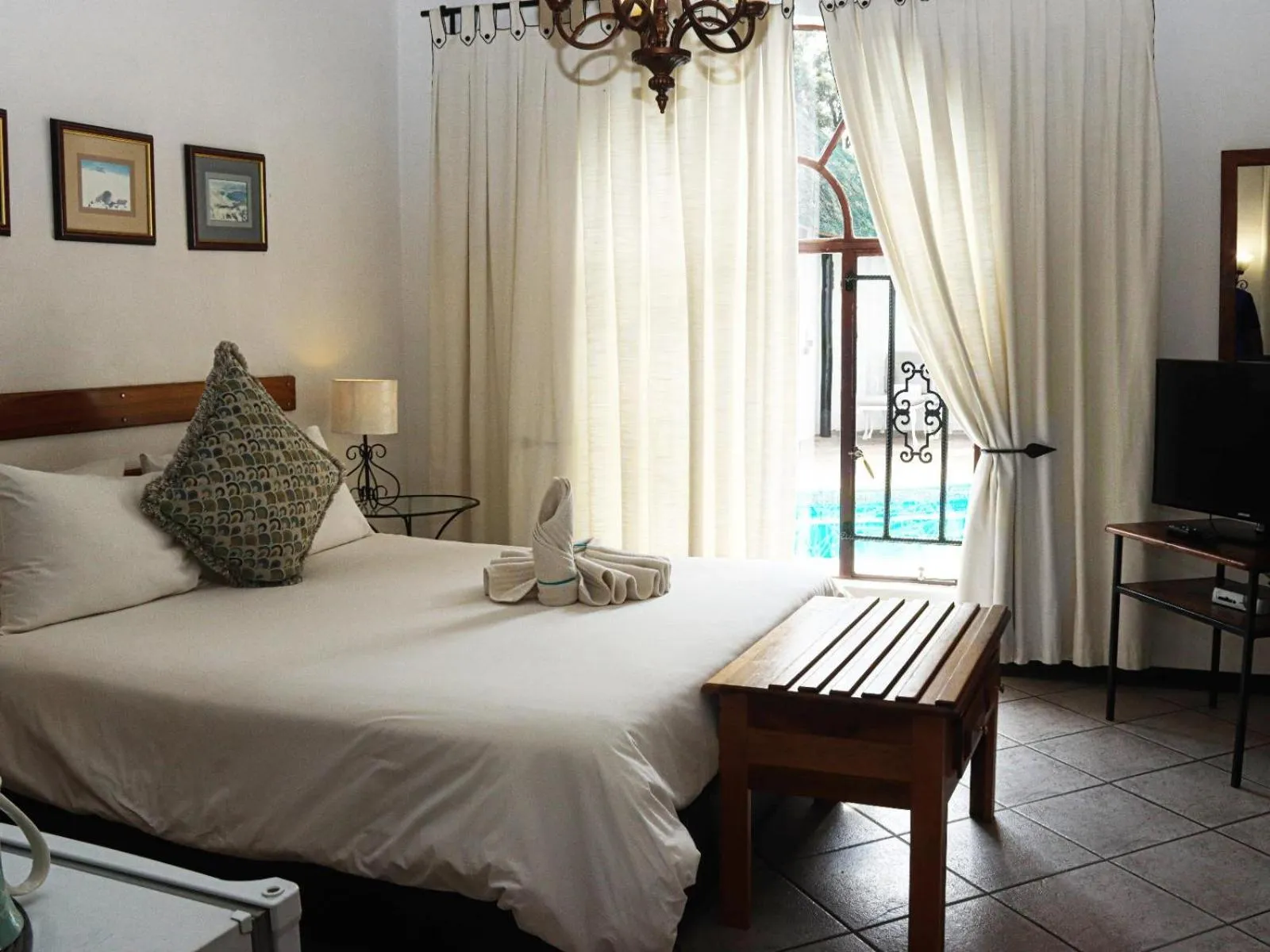 Bed in Casa Blanca Boutique Hotel Pension