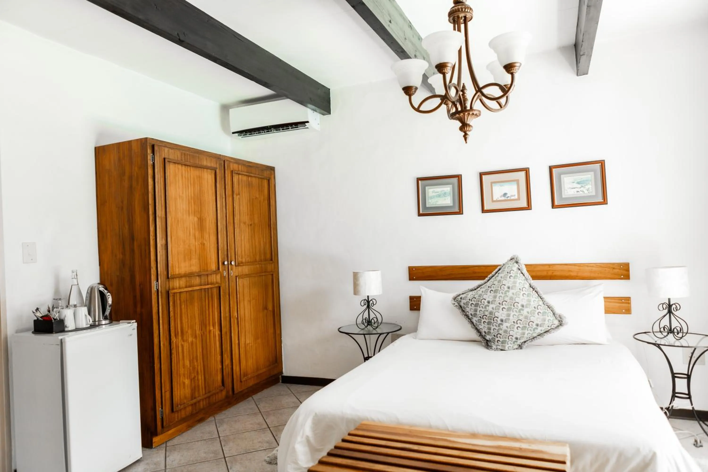 Bed in Casa Blanca Boutique Hotel Pension
