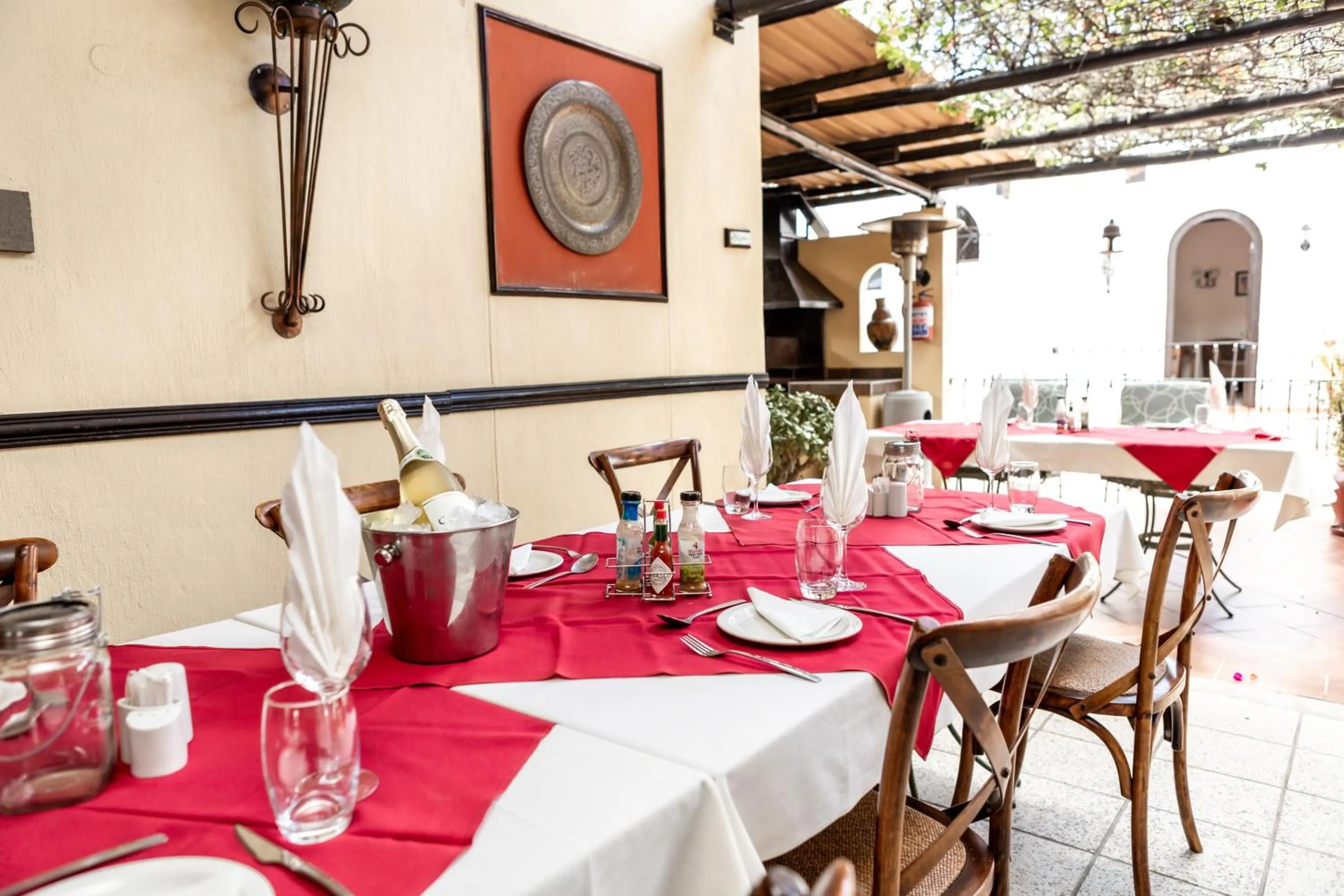 Restaurant/places to eat in Casa Blanca Boutique Hotel Pension