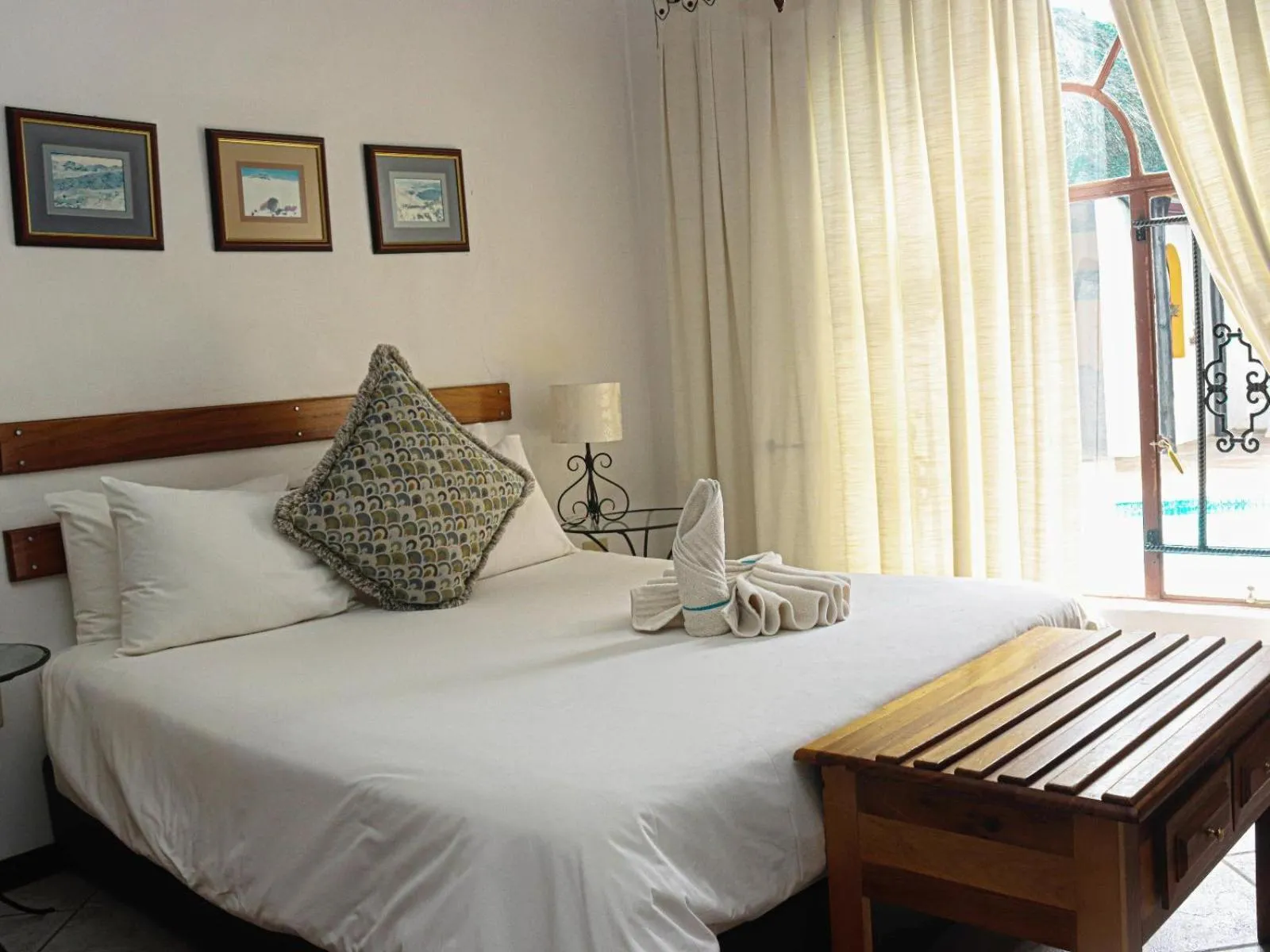 Bed in Casa Blanca Boutique Hotel Pension