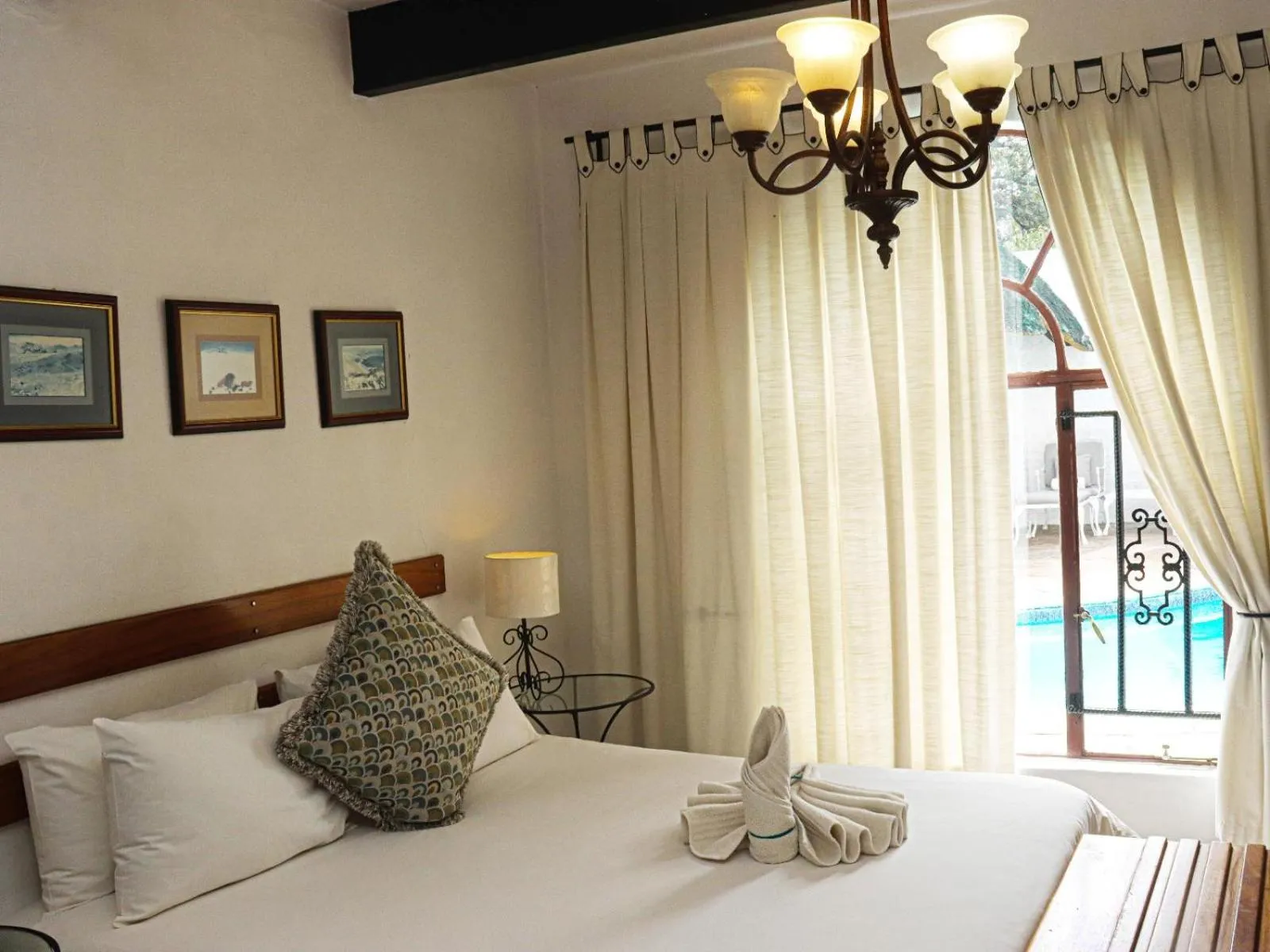 Bed in Casa Blanca Boutique Hotel Pension