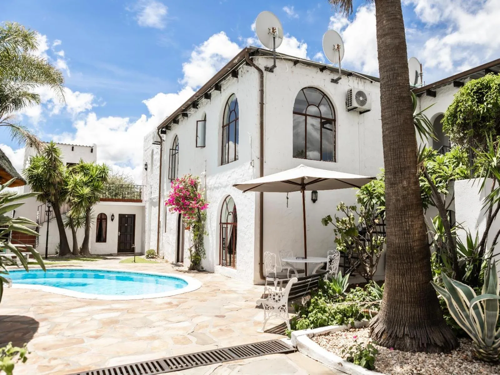 Property building in Casa Blanca Boutique Hotel Pension