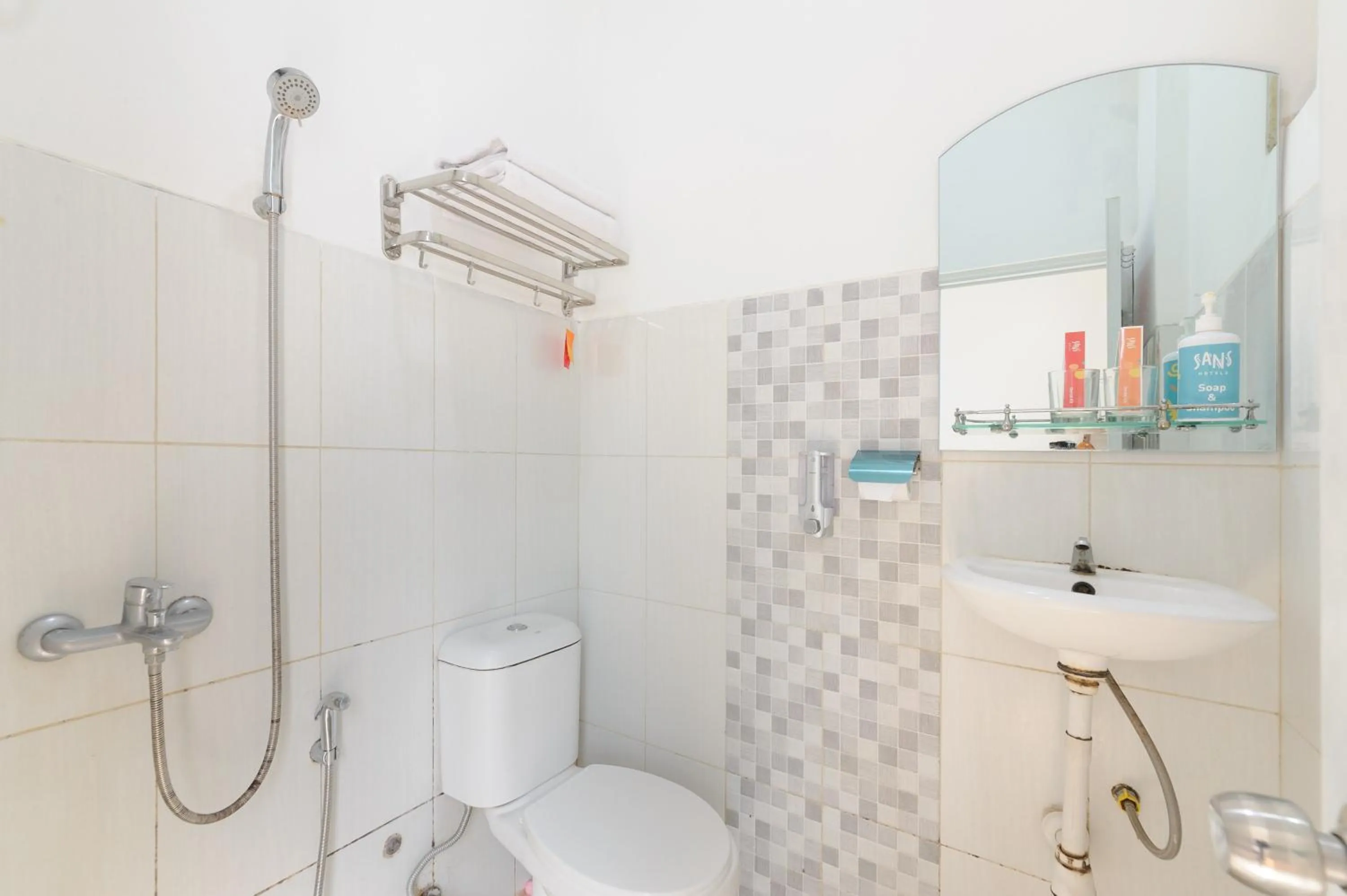 Bathroom in Sans Hotel La Vida Malang