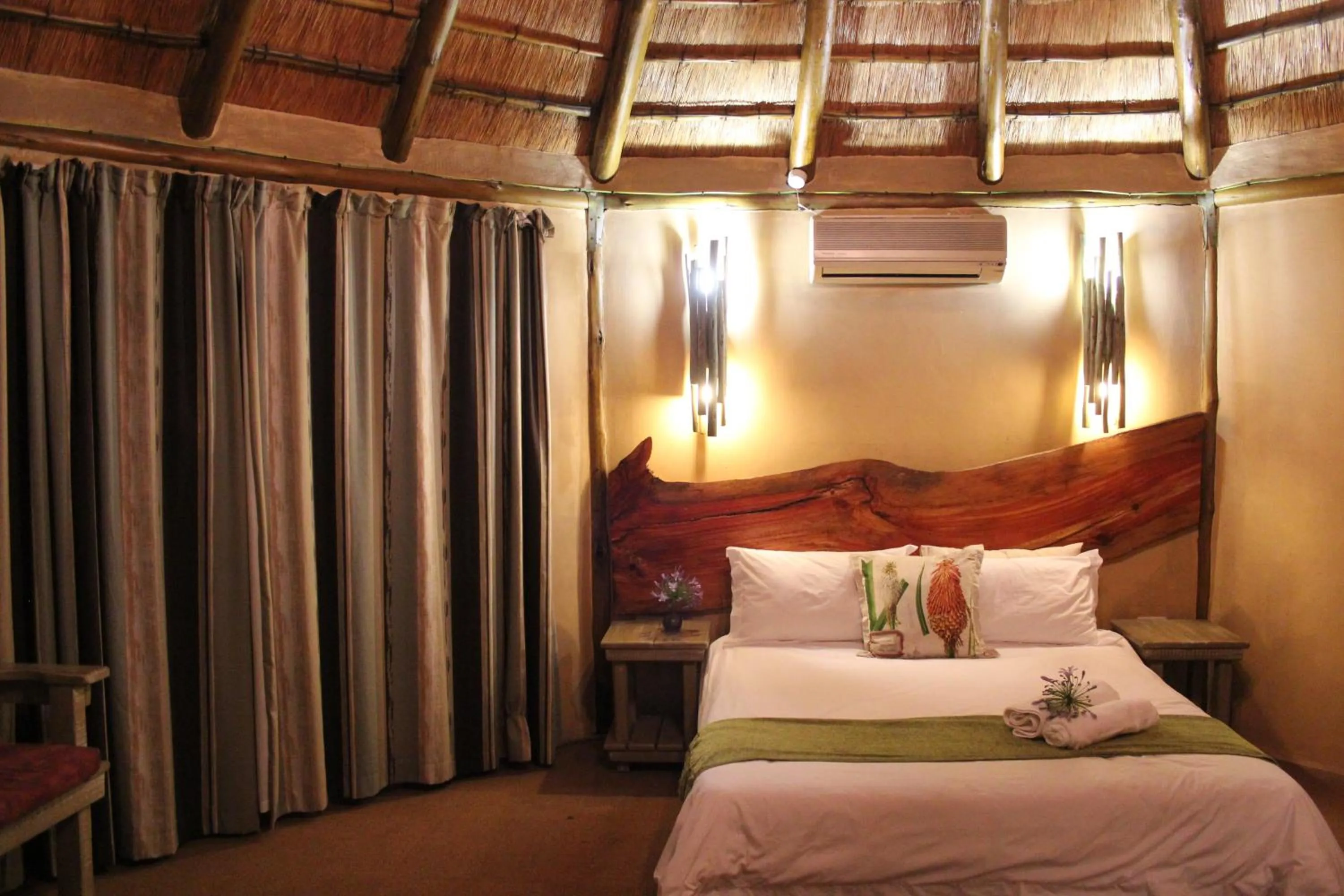 Bedroom, Bed in Ascot Bush Lodge