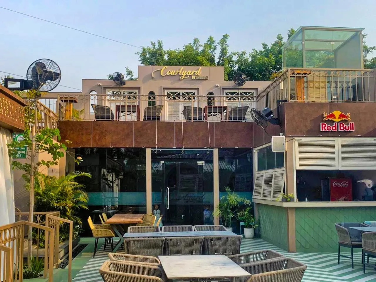 Restaurant/places to eat in Pink Villa Boutique Hotel