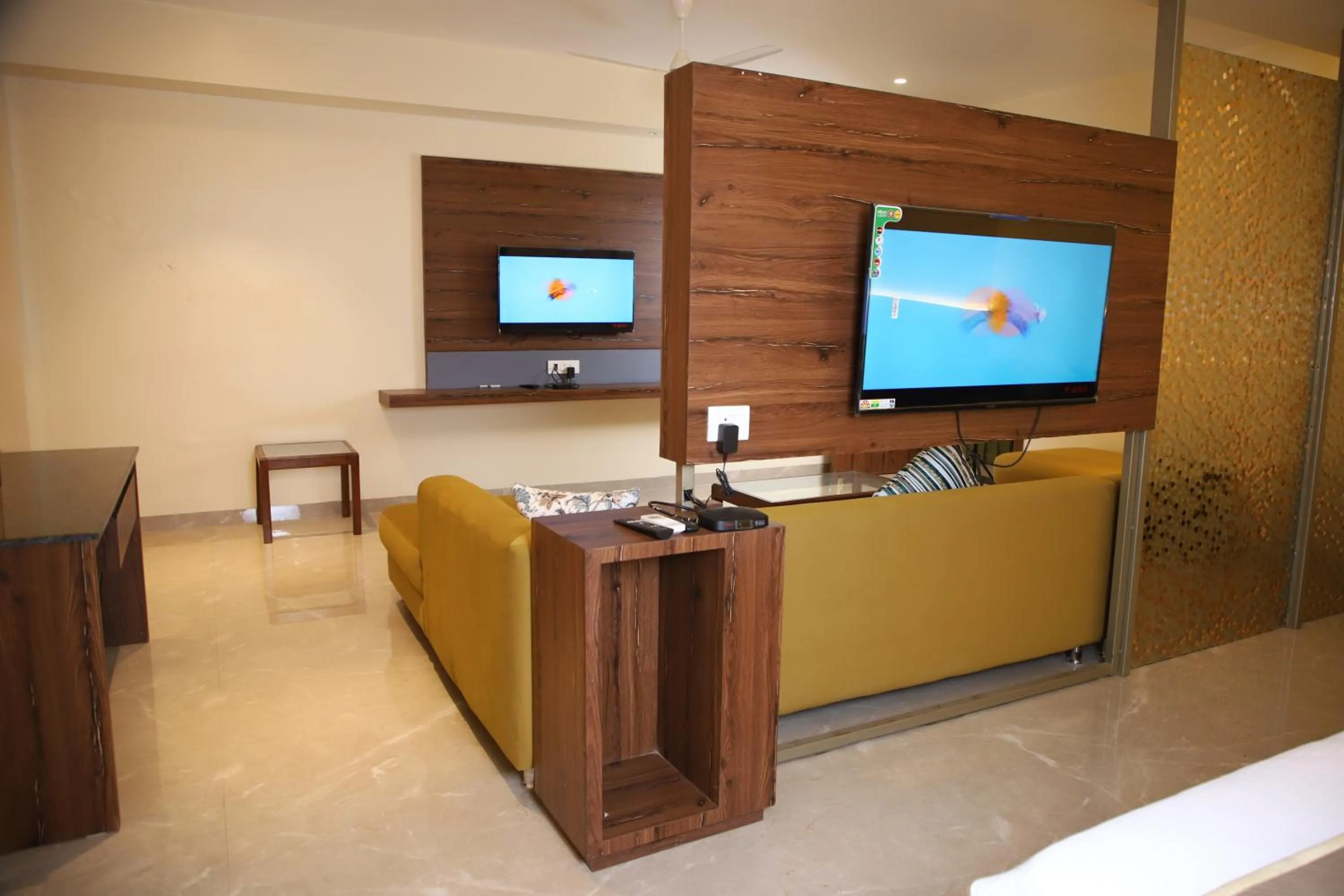 TV and multimedia in Pink Villa Boutique Hotel