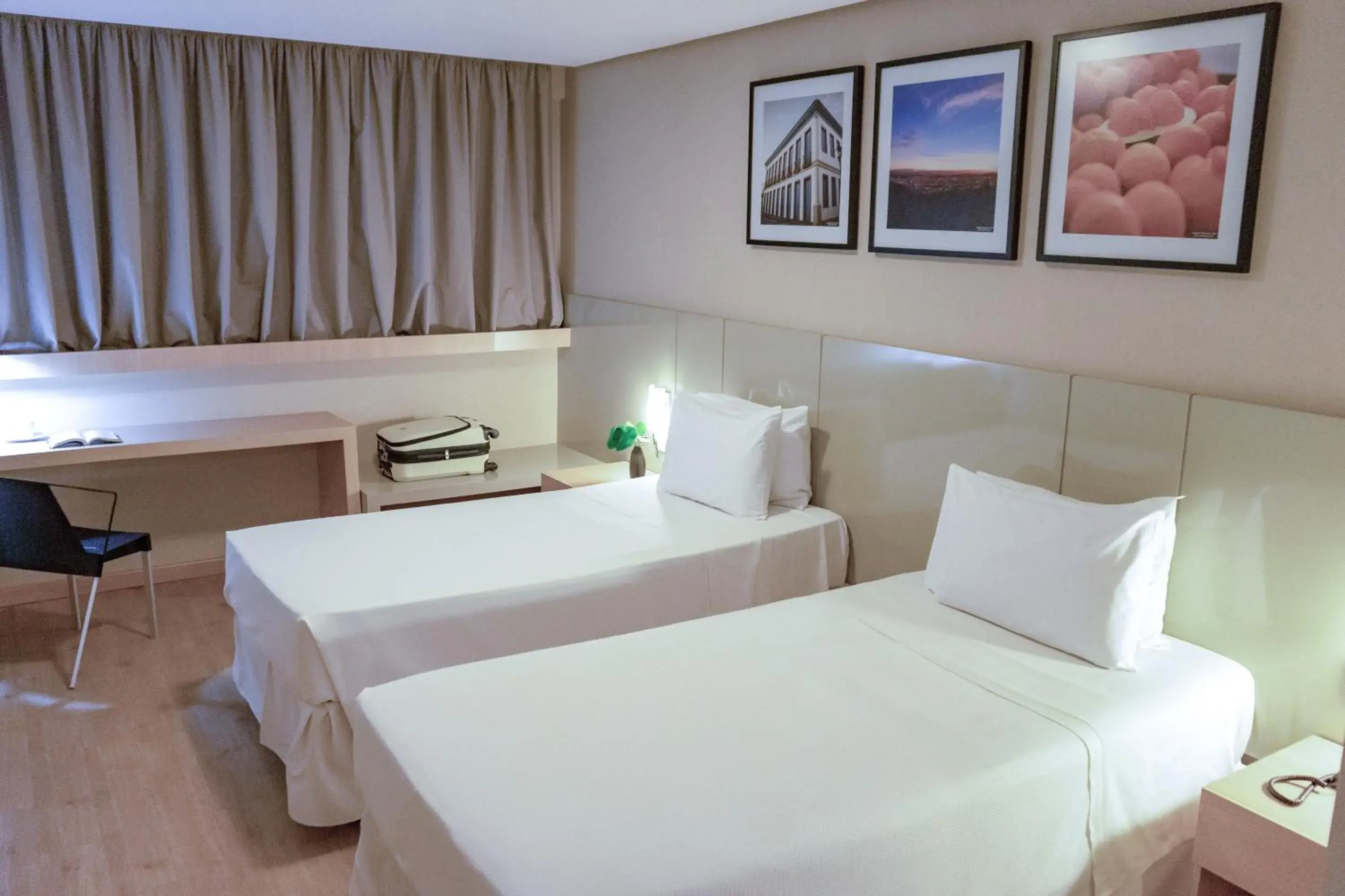 Standard Twin - single occupancy - 2 Single Beds in Intercity Montes Claros Standard Twin - single occupancy - 2 Single Beds in Intercity Montes Claros