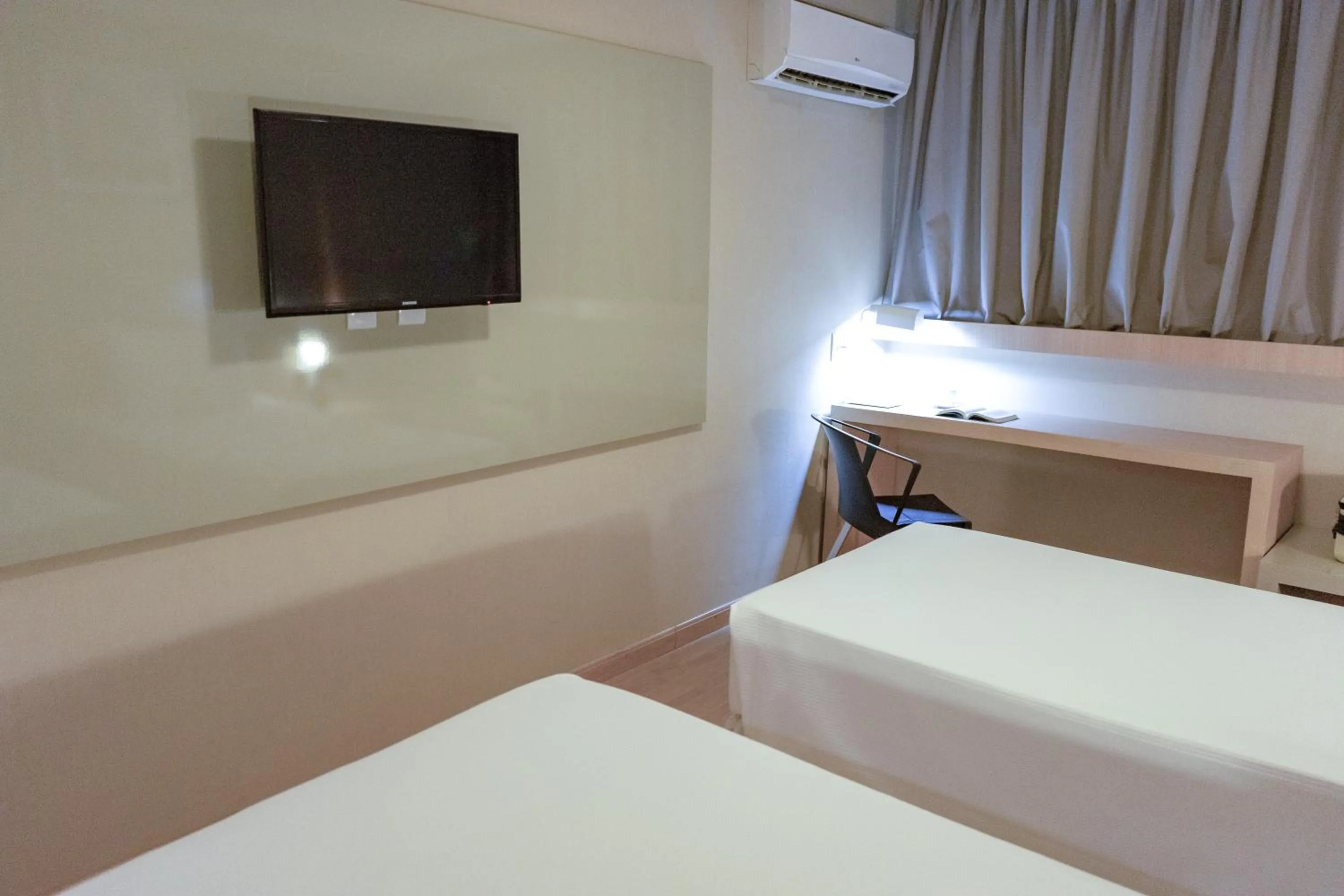 View (from property/room), Bed in Intercity Montes Claros