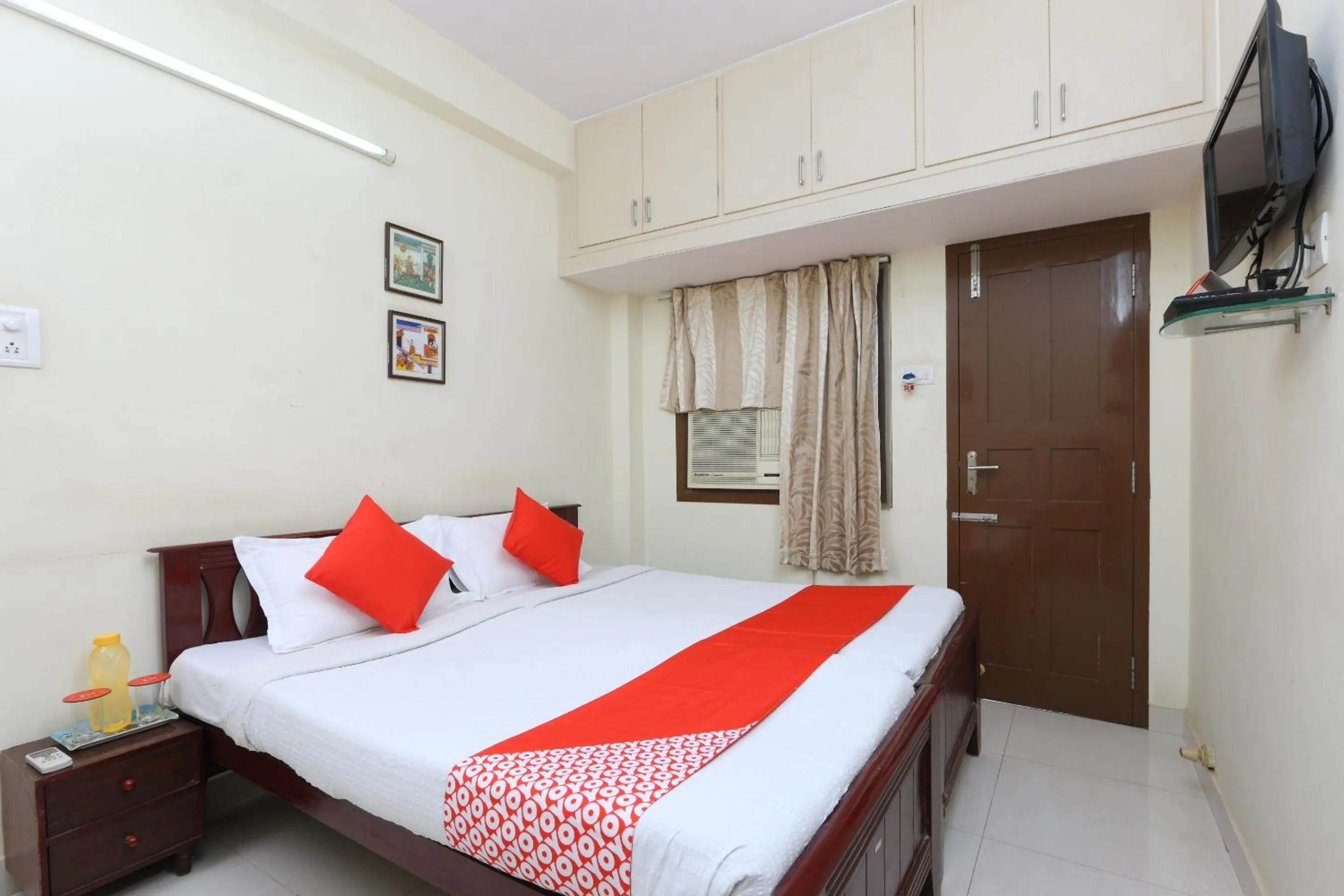 Bed in Super Hotel O Kings Court Near Rela Balaji Hospital