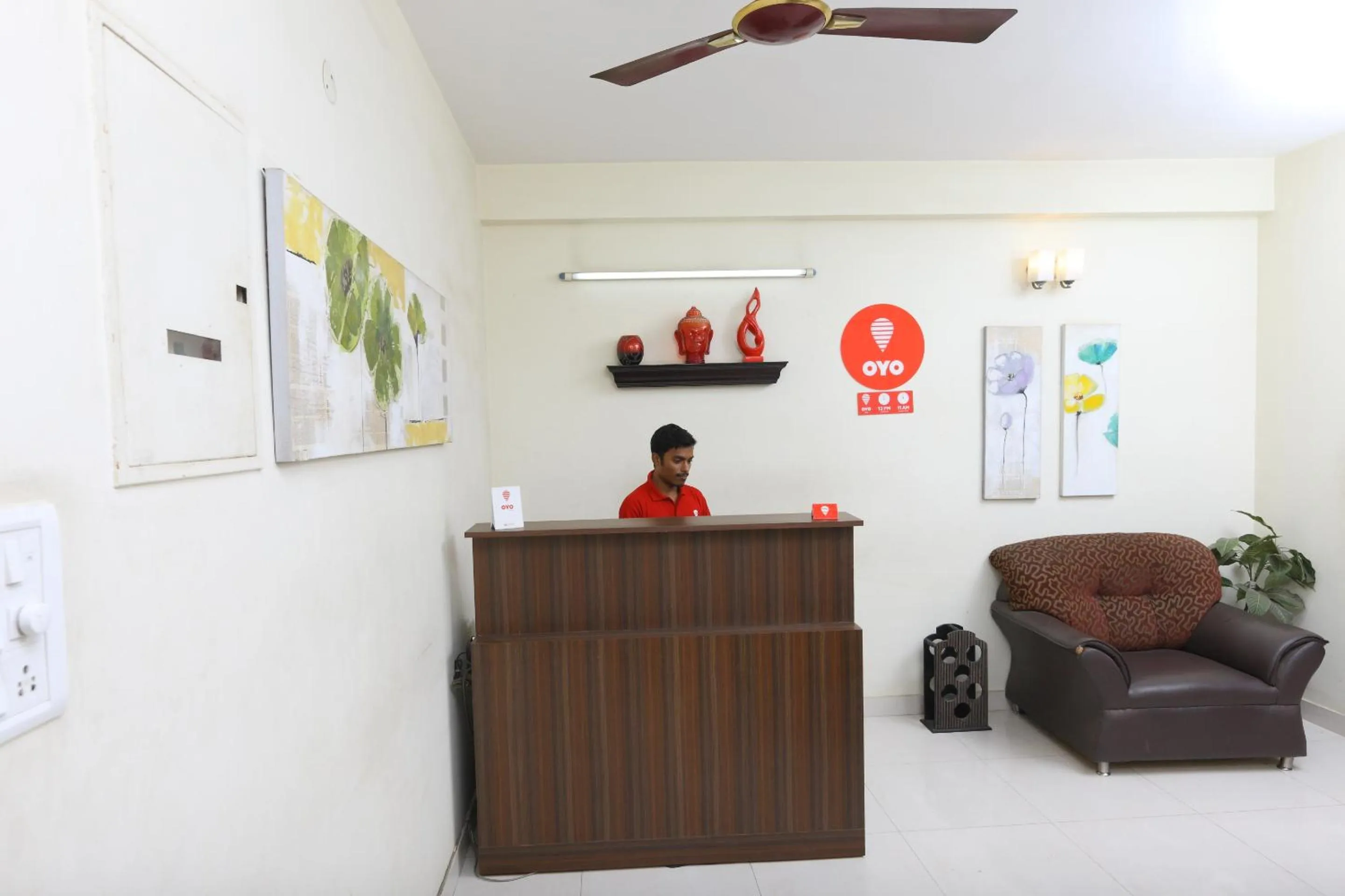 Lobby or reception in Super Hotel O Kings Court Near Rela Balaji Hospital