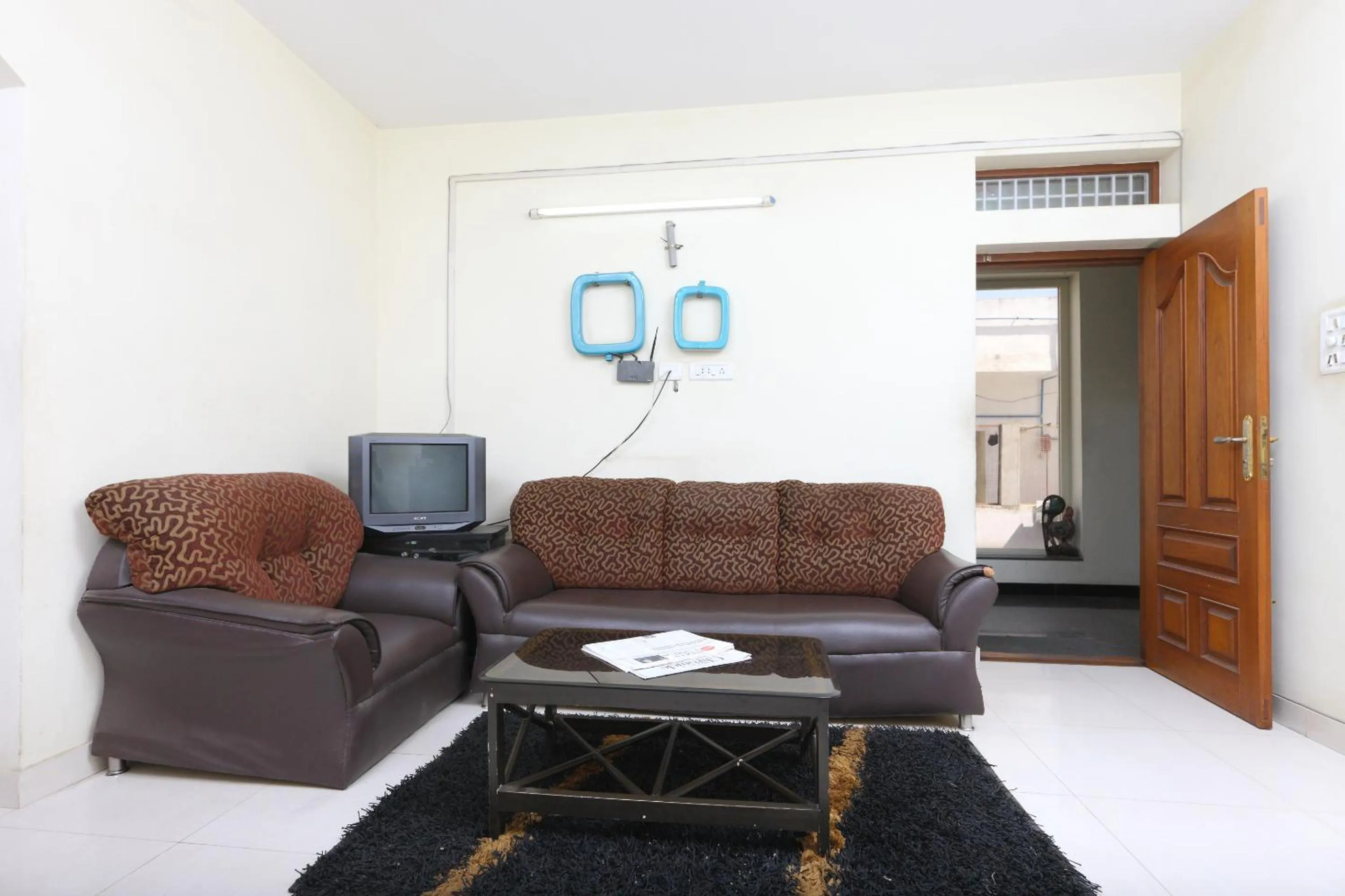 Seating area in Super Hotel O Kings Court Near Rela Balaji Hospital