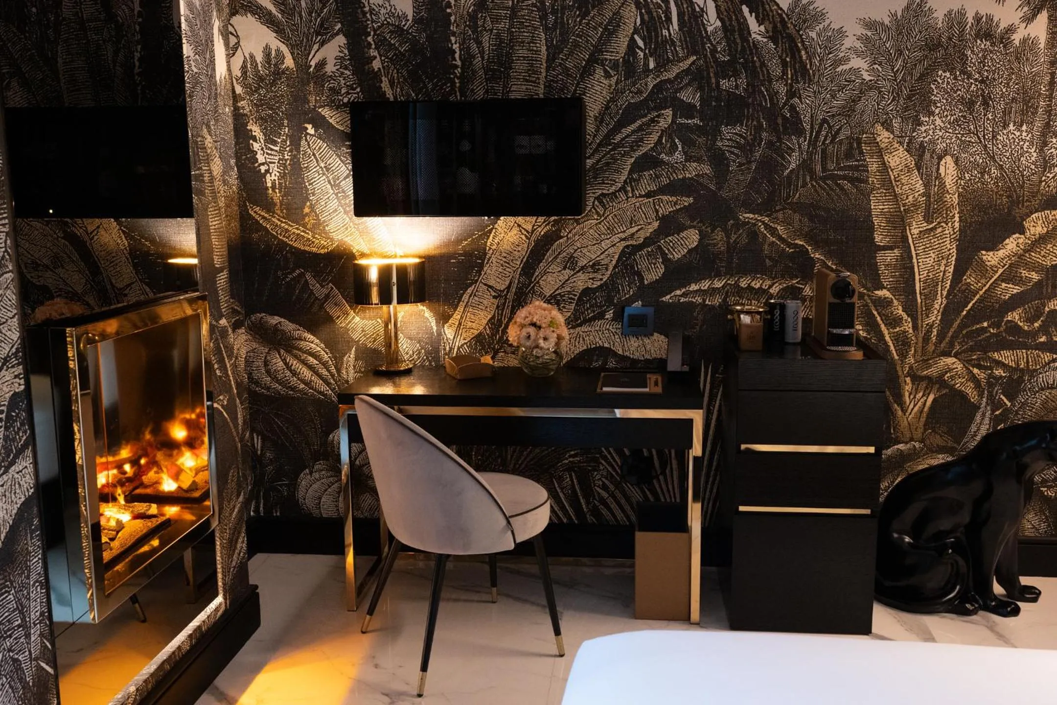 Decorative detail in Bra Hotel