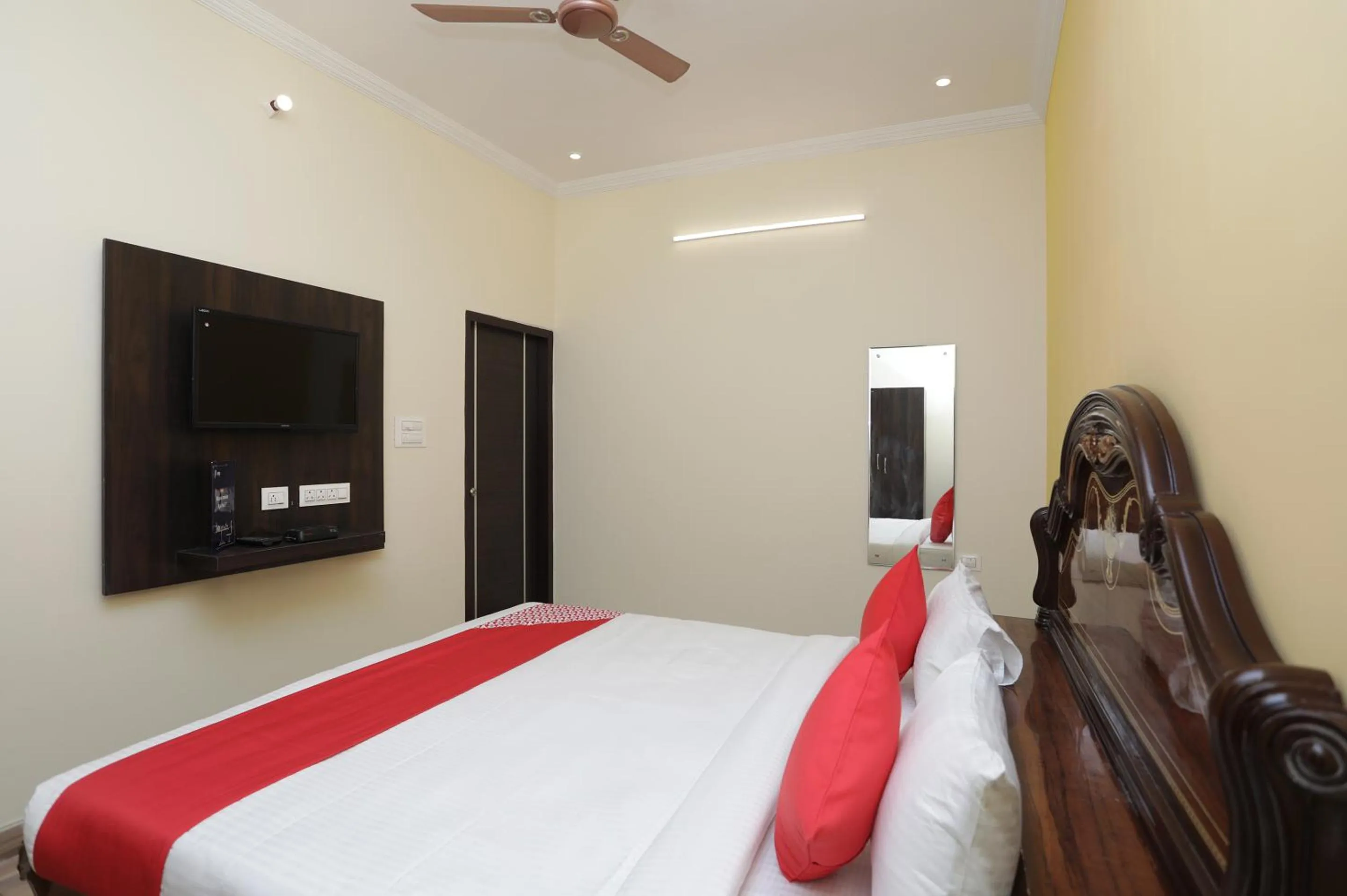 Bedroom, Bed in Hotel O Greenview Inn