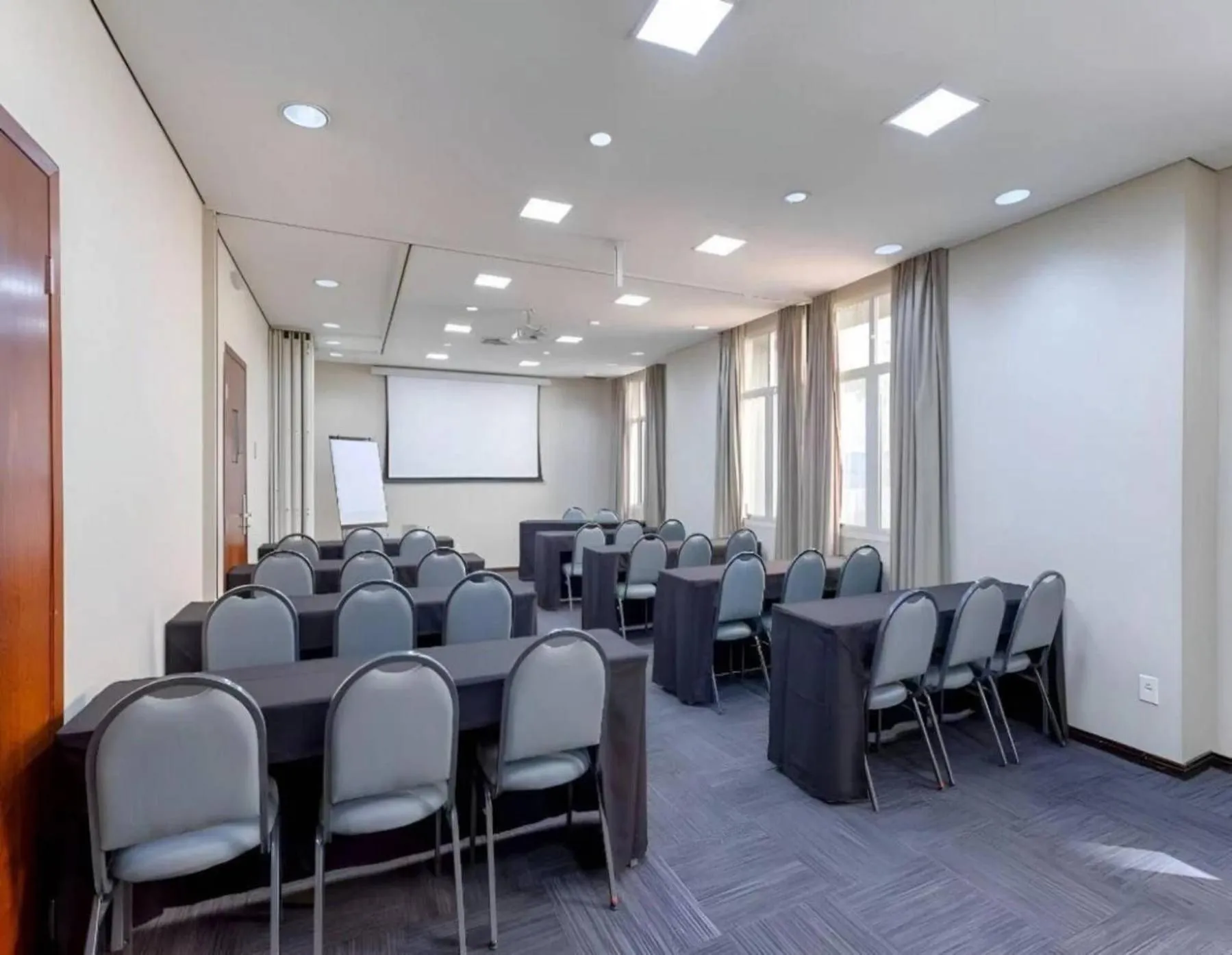 Meeting/conference room in Get a Flat 1303 - Aconchegante - Jardins