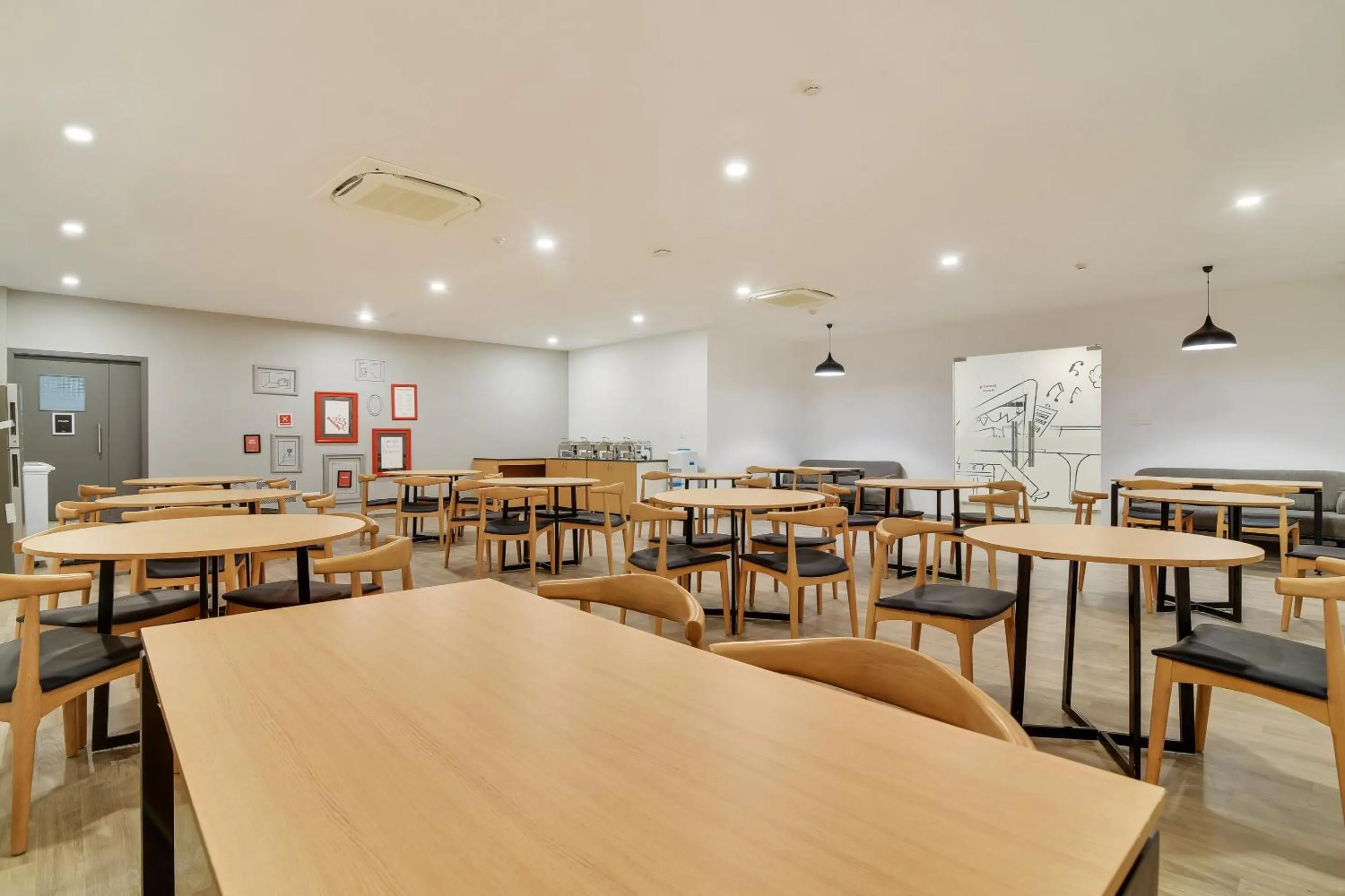 Restaurant/places to eat in Townhouse Perfect Stay Near Kauvery Hospital