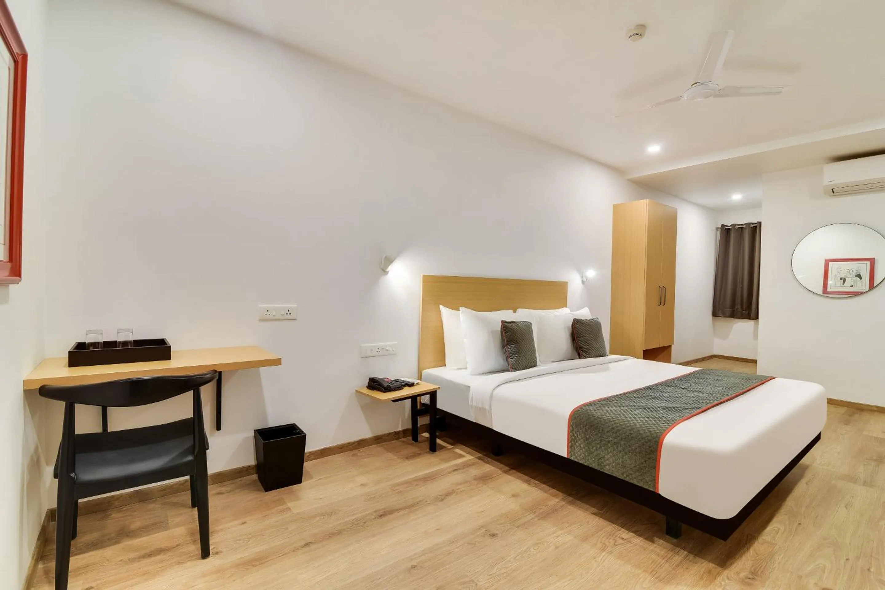 Bedroom, Bed in Townhouse Kovilambakkam