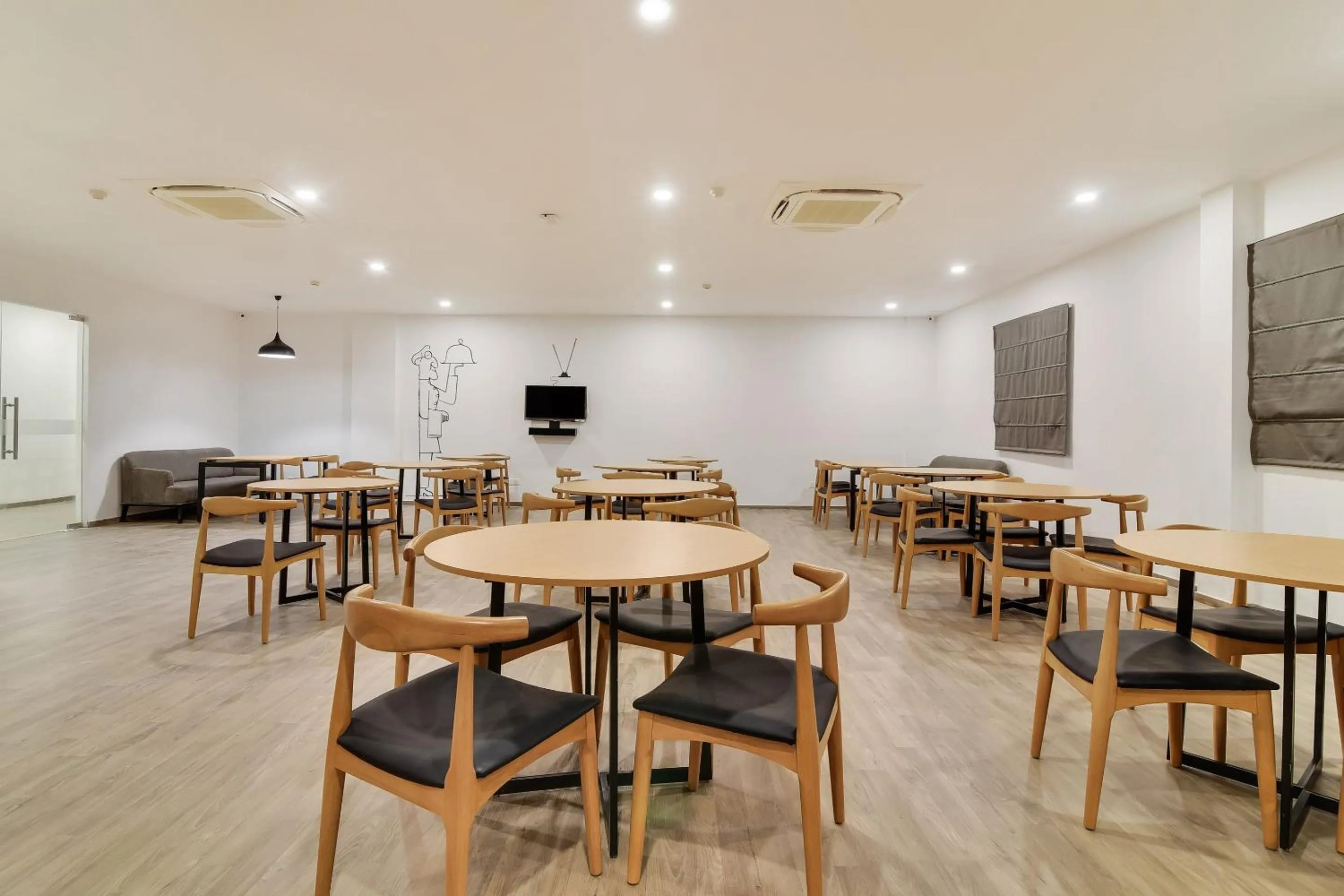 Restaurant/places to eat in Townhouse Perfect Stay Near Kauvery Hospital